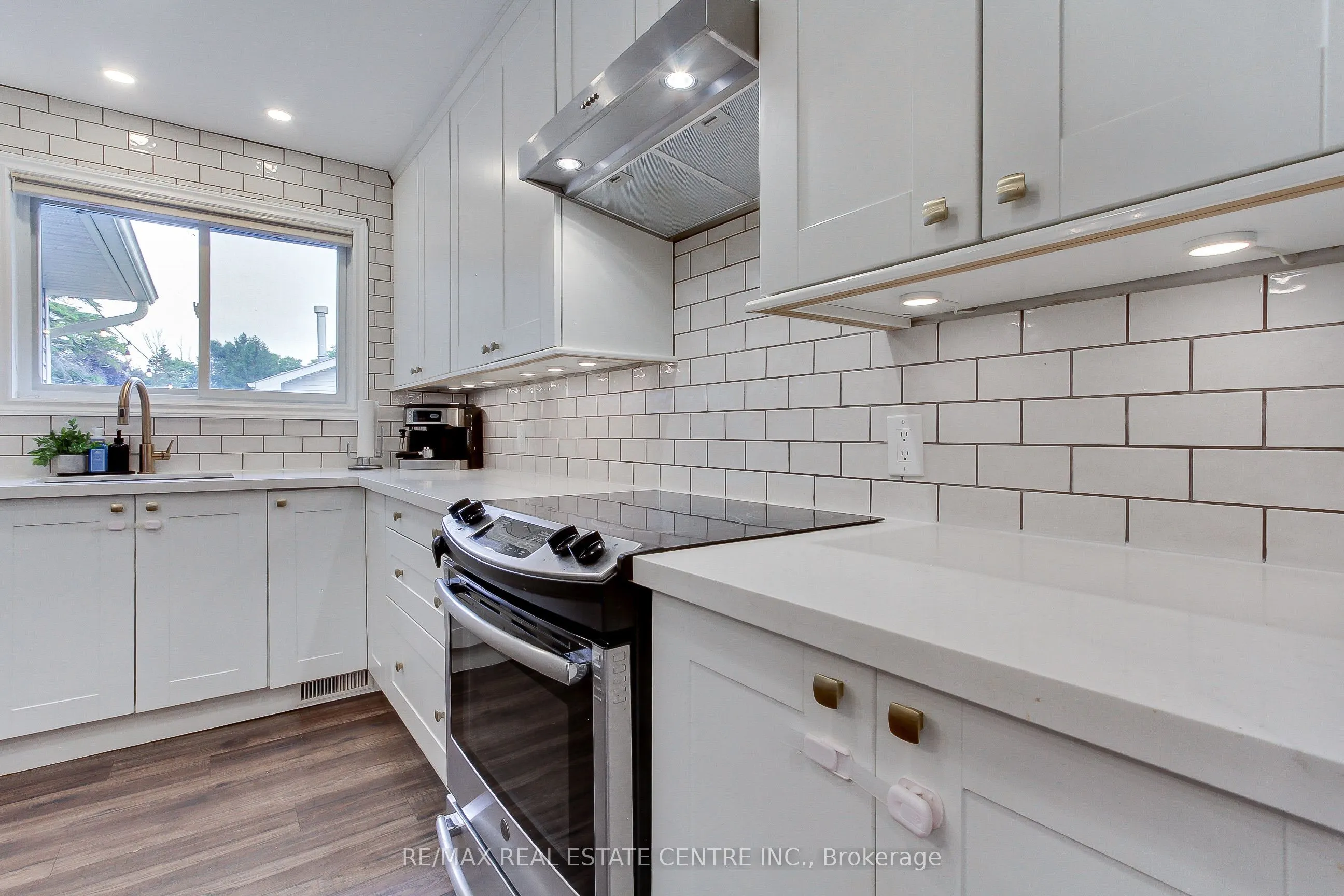 458 Dundas Street