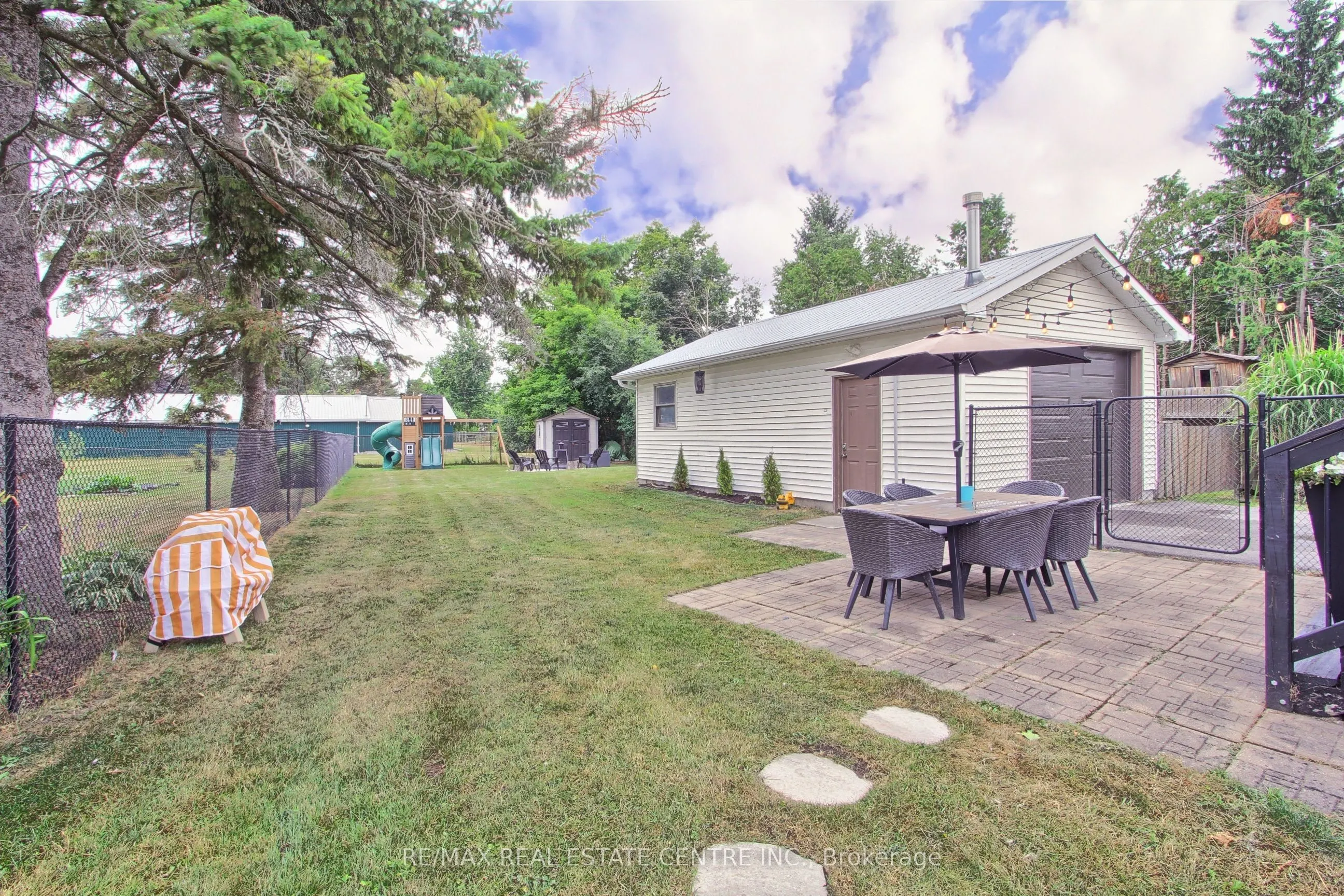 458 Dundas Street