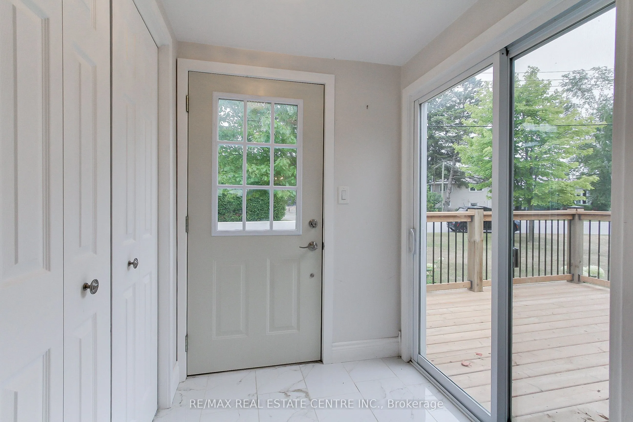 458 Dundas Street