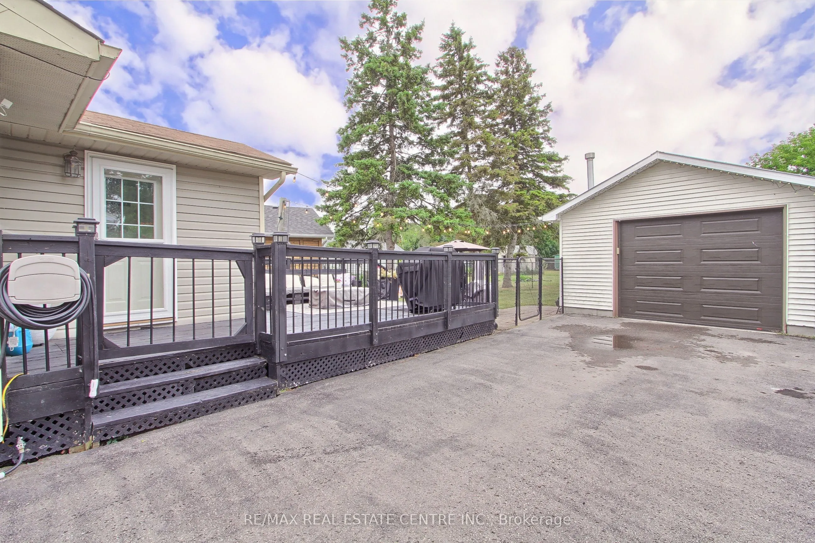 458 Dundas Street