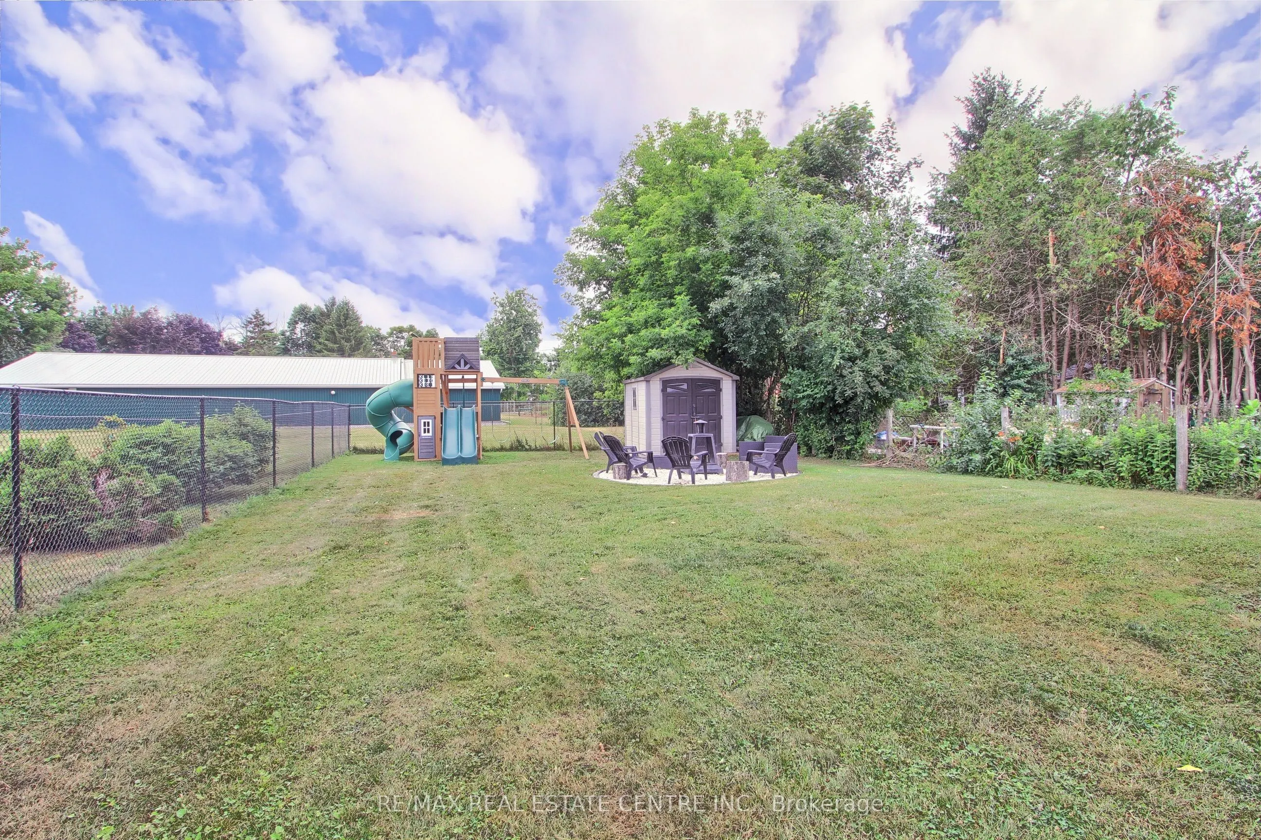 458 Dundas Street