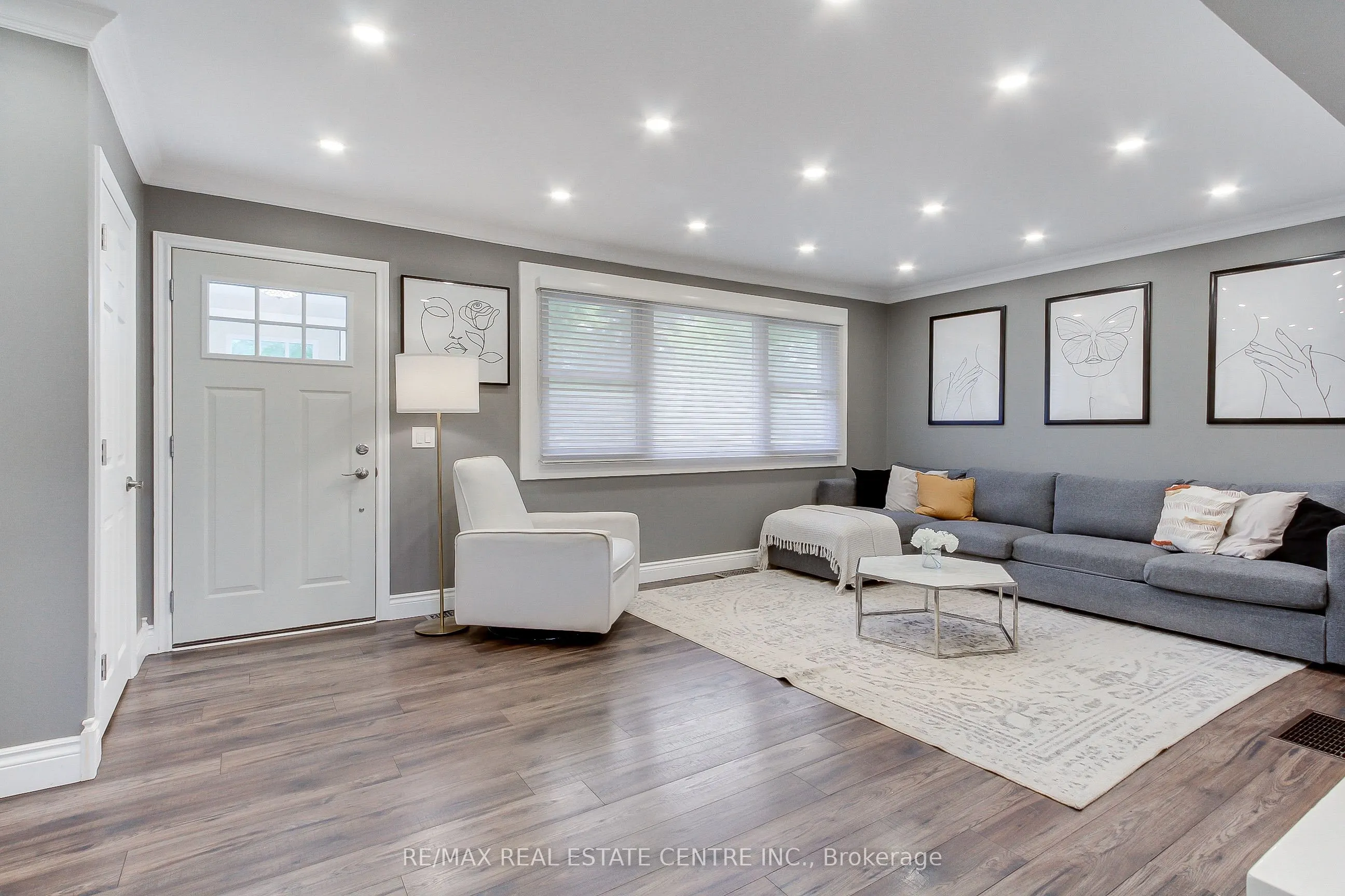 458 Dundas Street