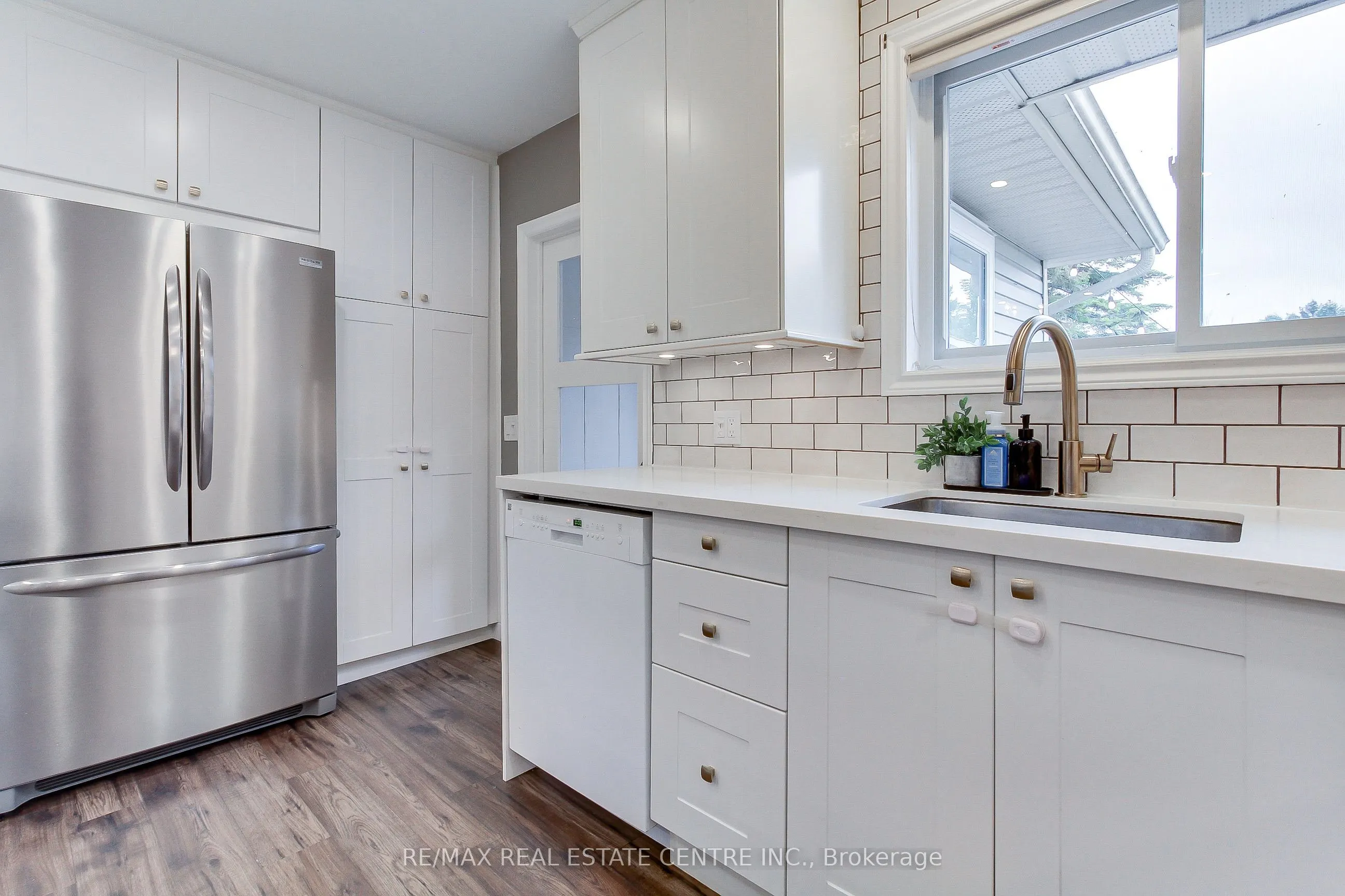458 Dundas Street