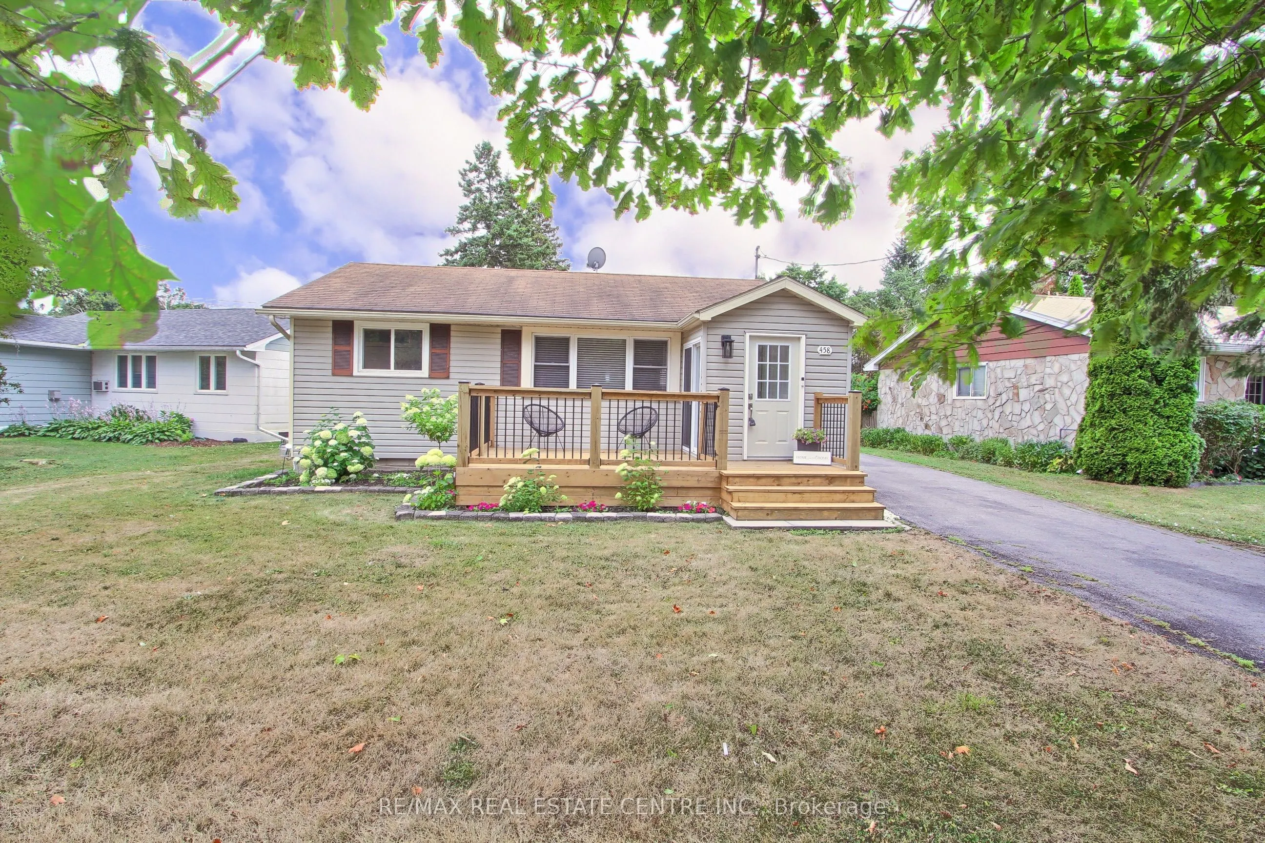 458 Dundas Street