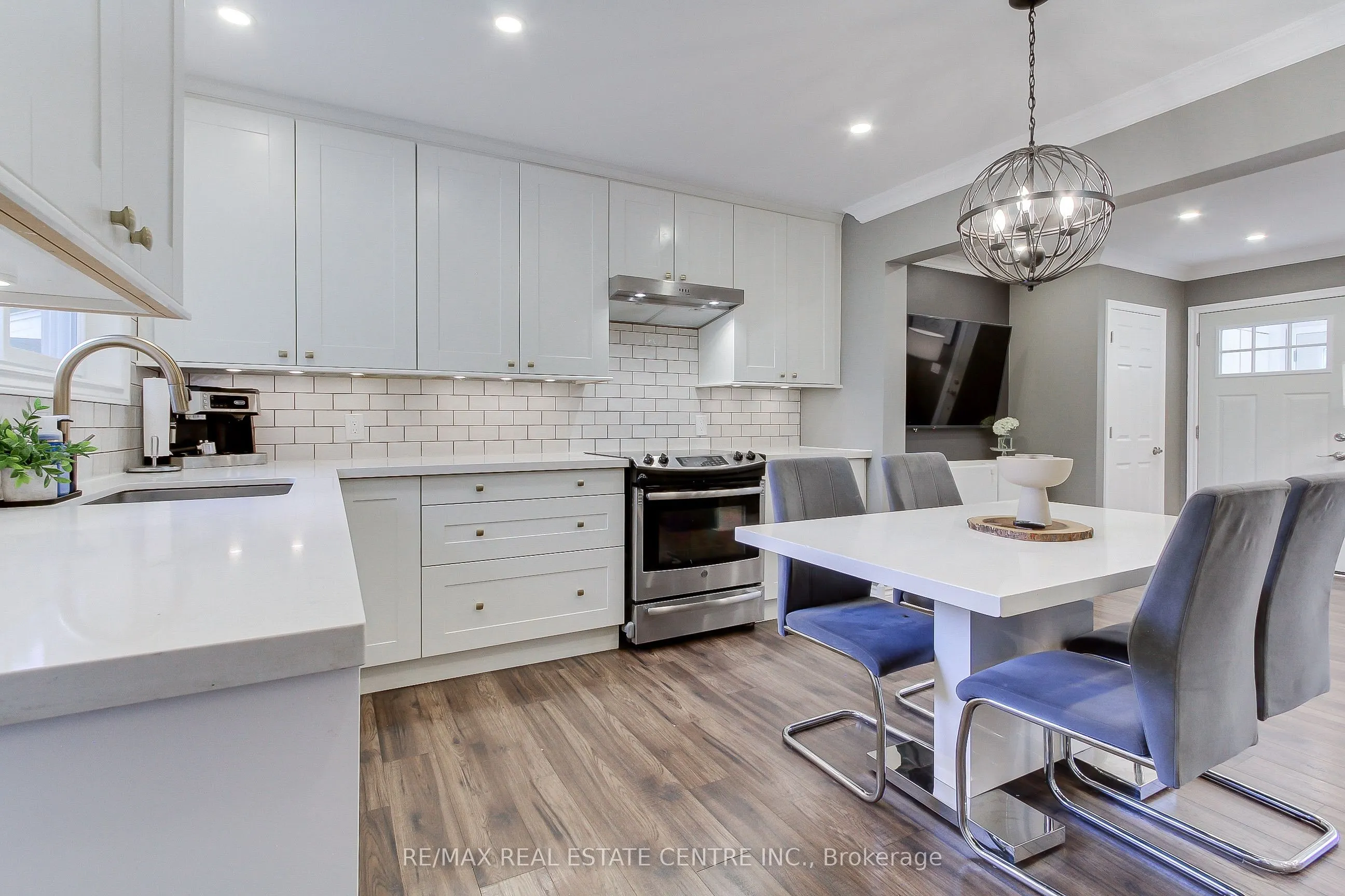 458 Dundas Street