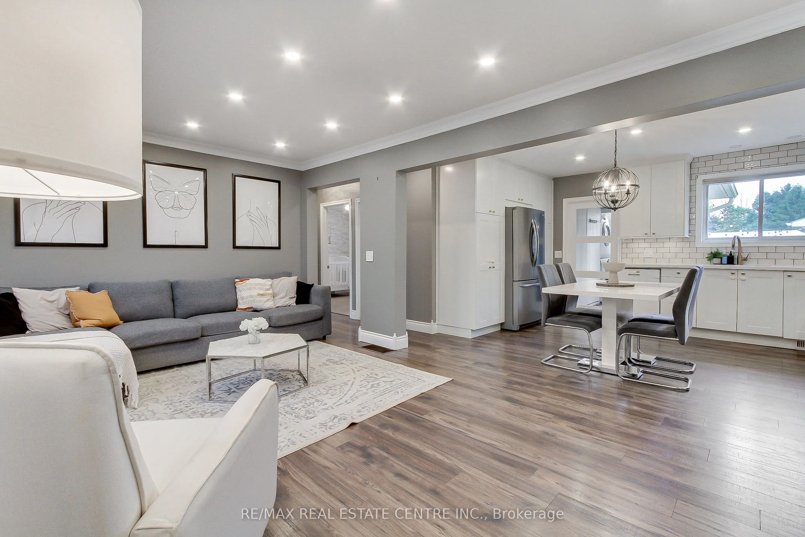 458 Dundas Street