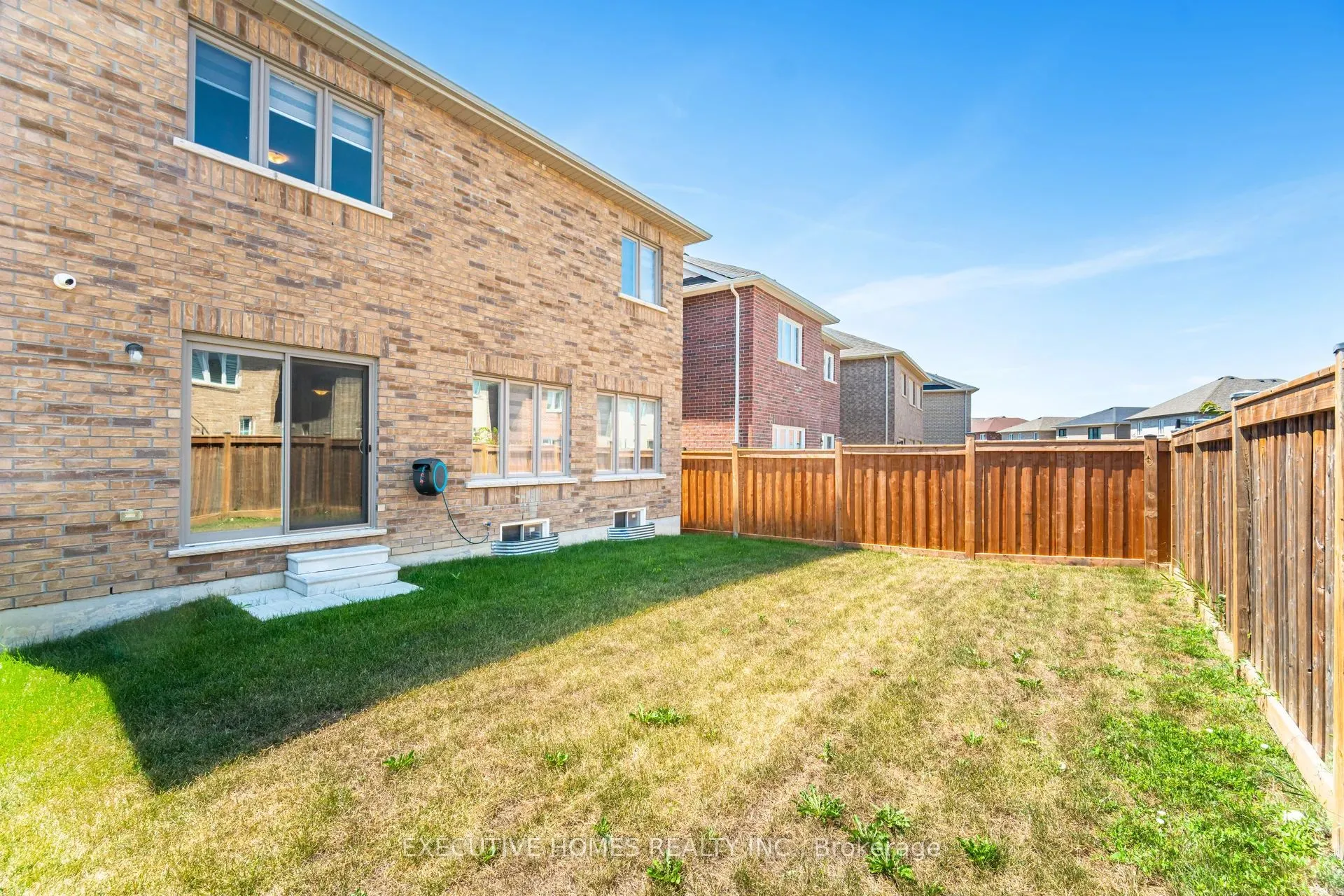 6 Mac Campbell Way