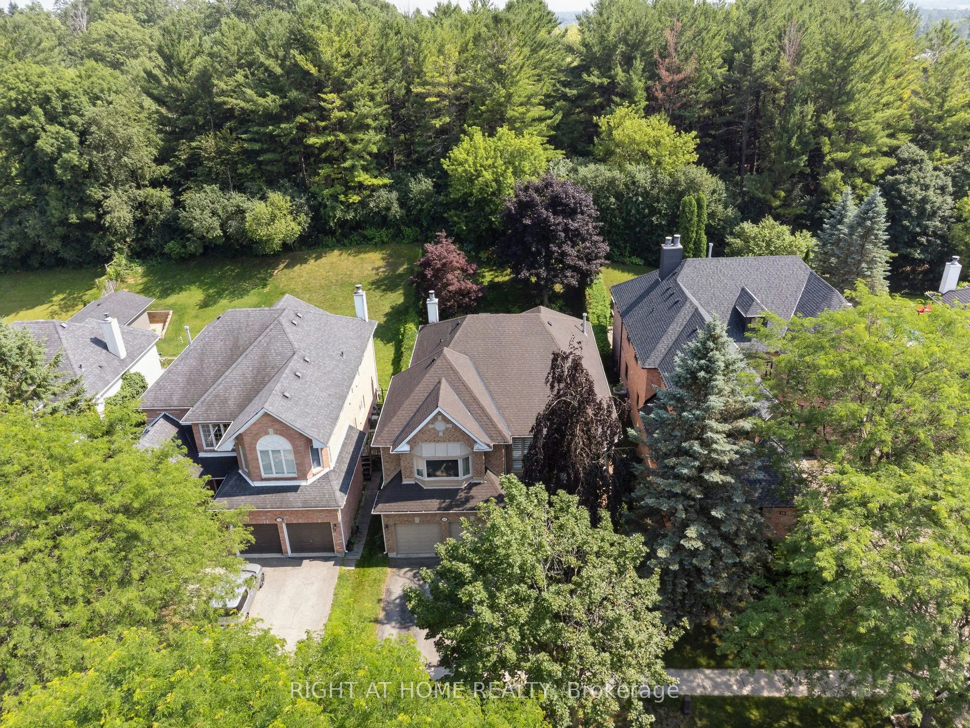 100 Carlyle Crescent