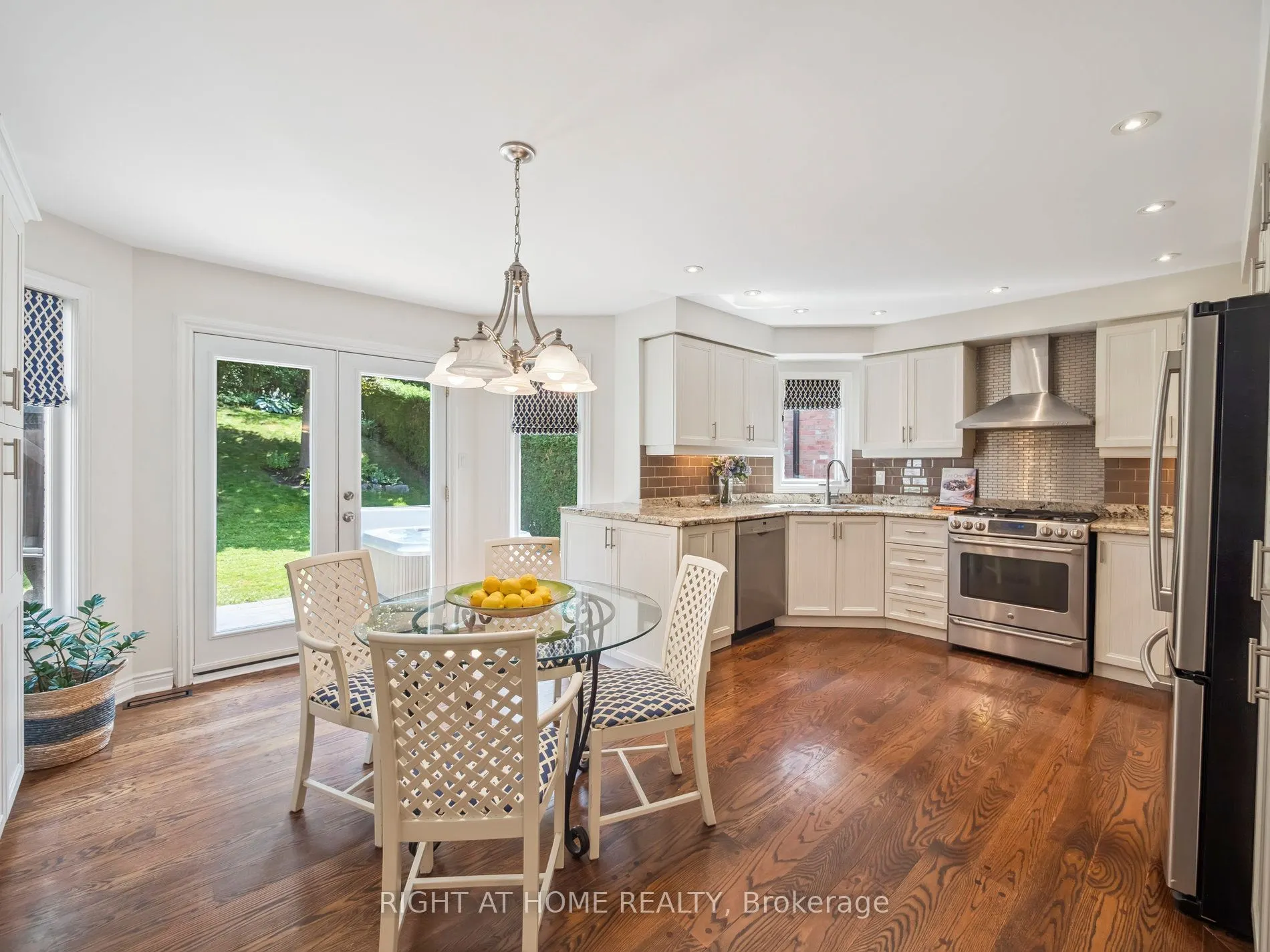100 Carlyle Crescent