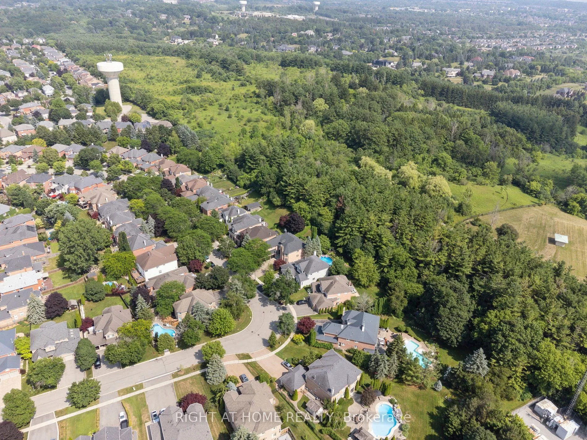 100 Carlyle Crescent