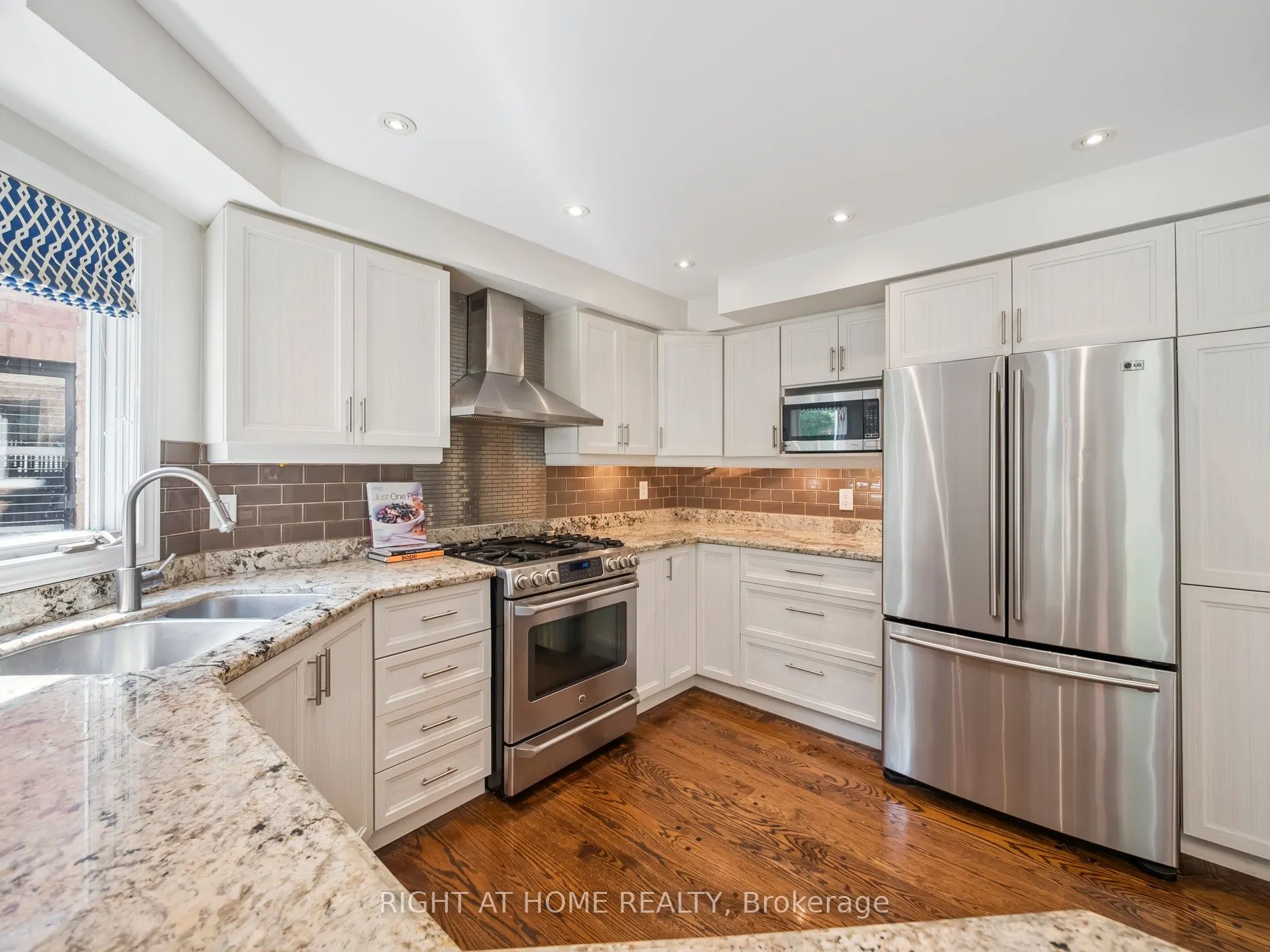 100 Carlyle Crescent