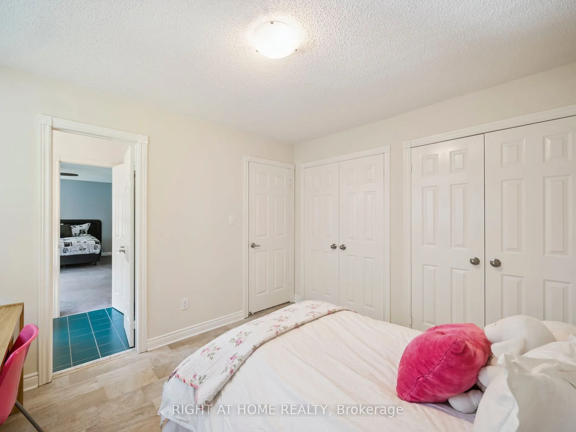 100 Carlyle Crescent