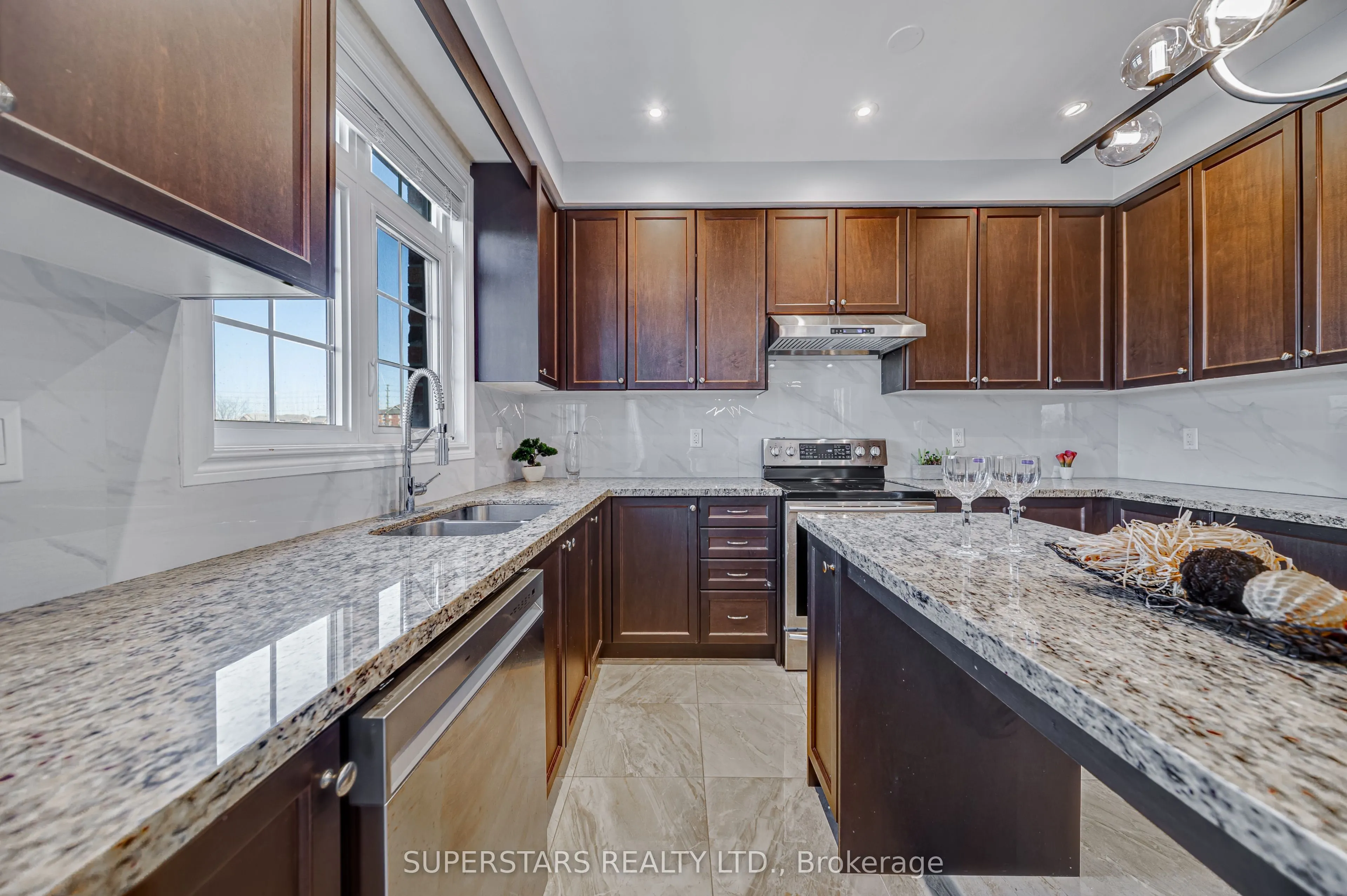 31 Roy Harper Avenue