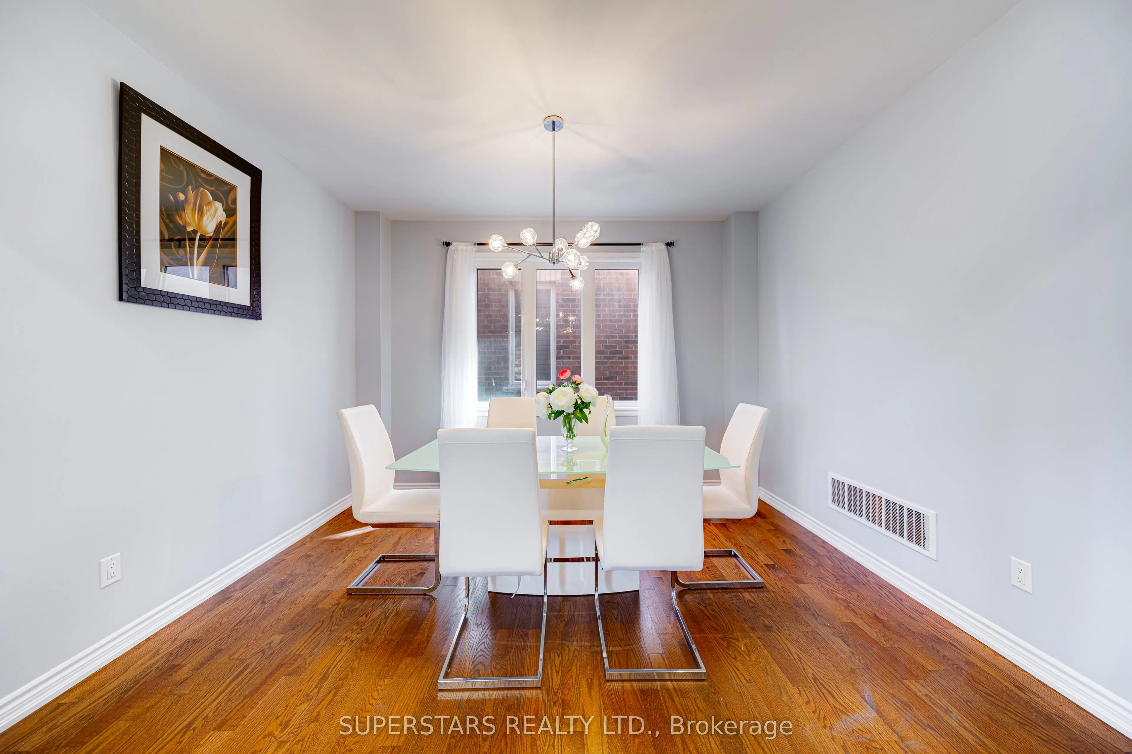 31 Roy Harper Avenue