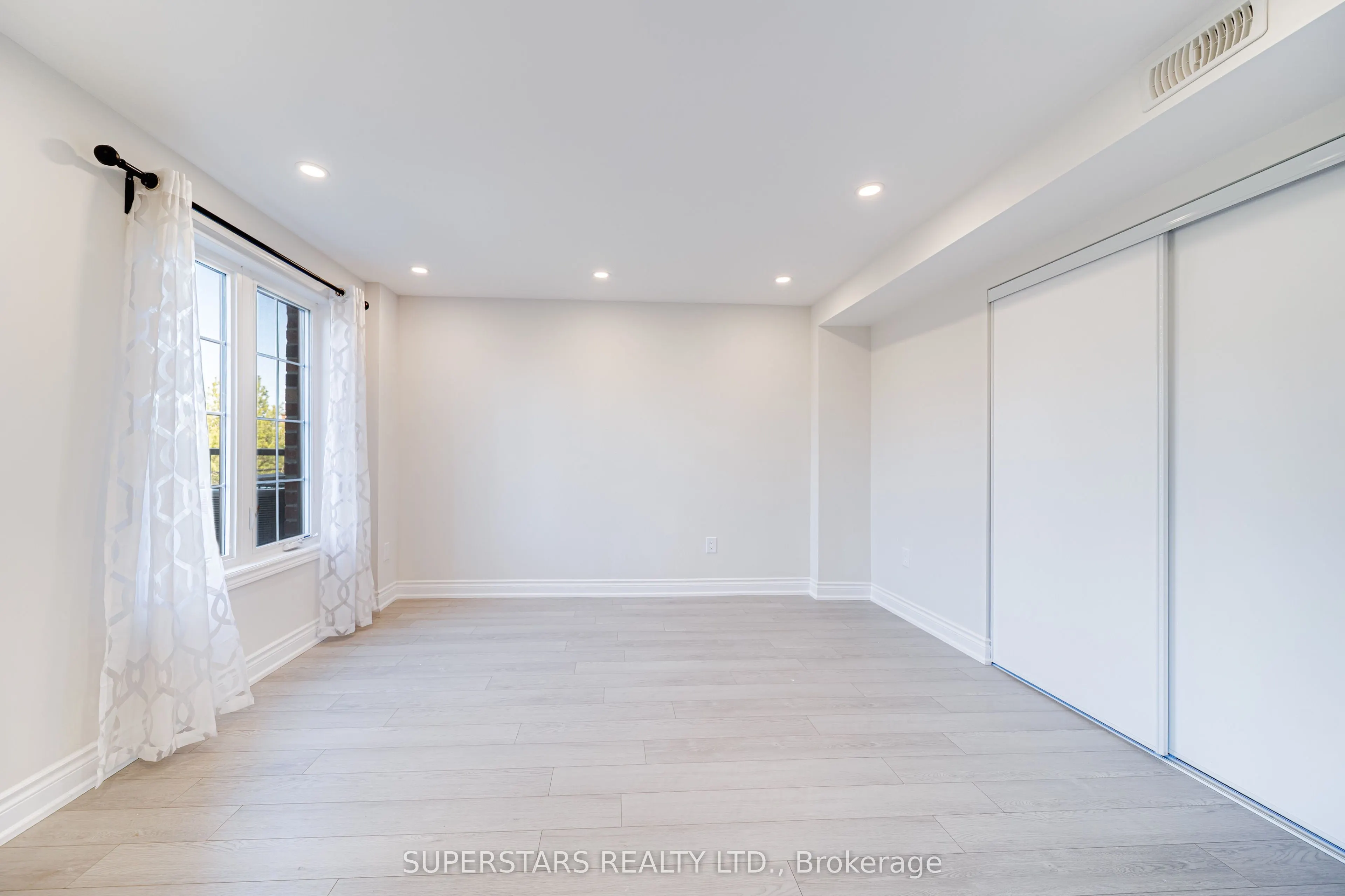 31 Roy Harper Avenue