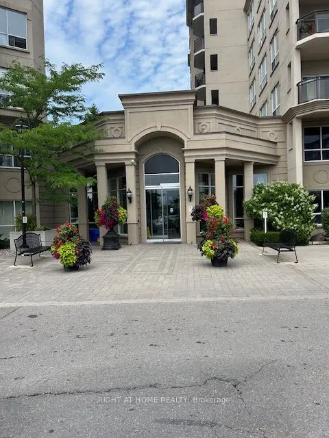2 Maison Parc Court, #403