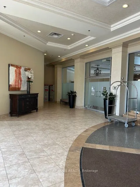2 Maison Parc Court, #403
