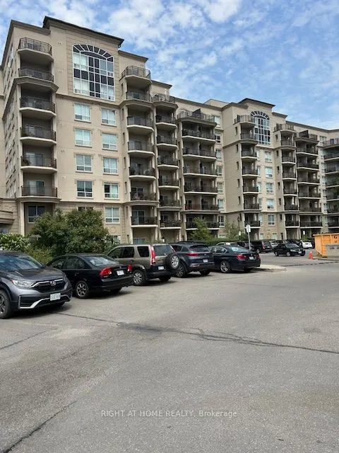2 Maison Parc Court, #403