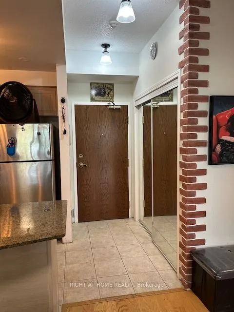 2 Maison Parc Court, #403