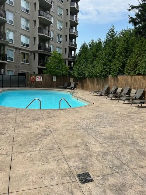 2 Maison Parc Court, #403