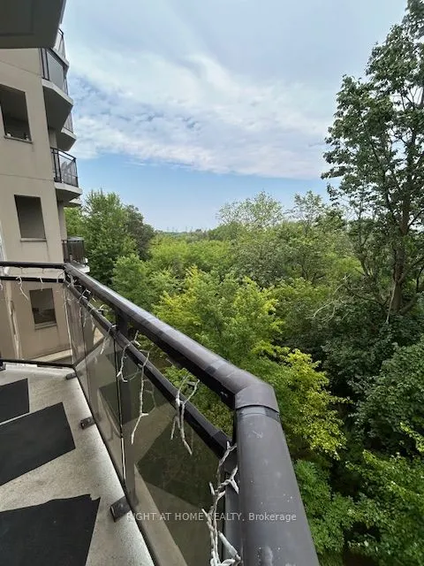 2 Maison Parc Court, #403