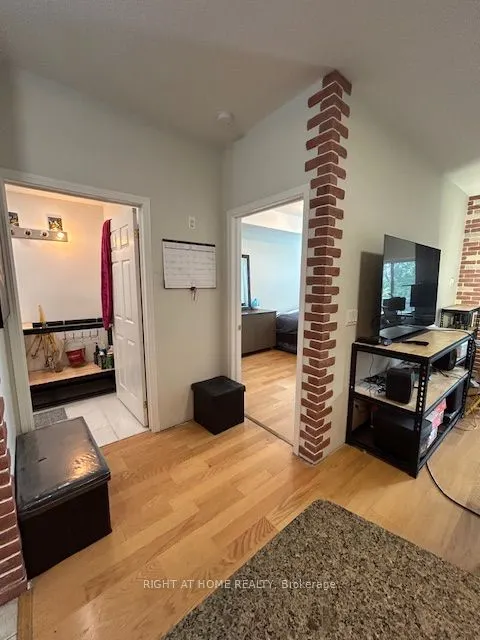2 Maison Parc Court, #403