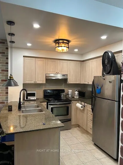 2 Maison Parc Court, #403