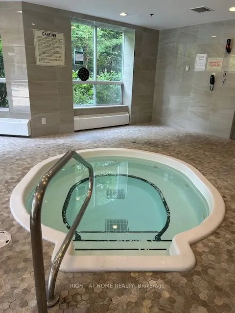 2 Maison Parc Court, #403