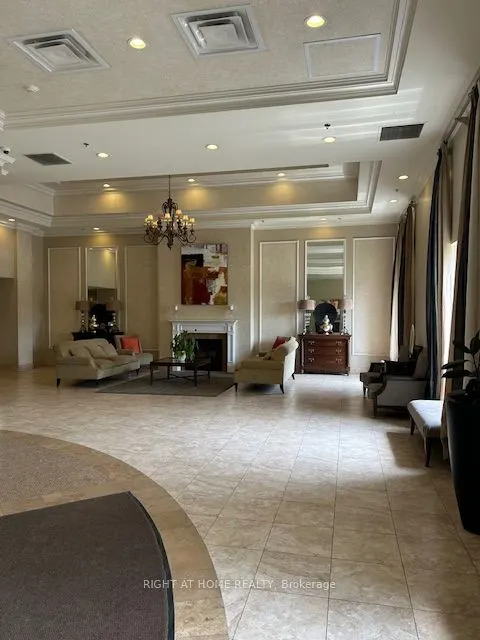 2 Maison Parc Court, #403