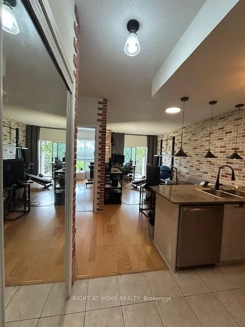 2 Maison Parc Court, #403