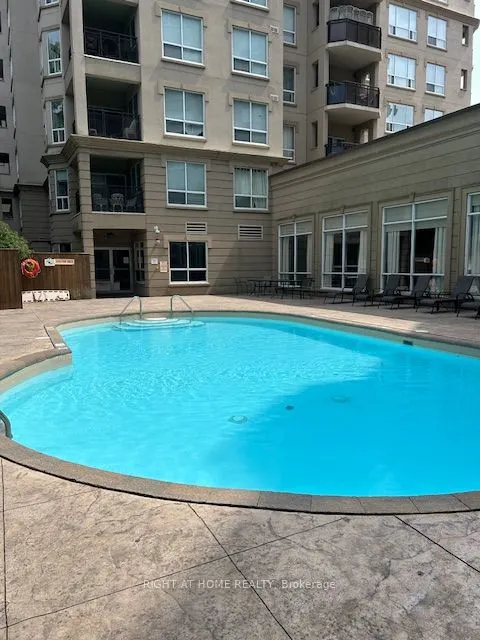 2 Maison Parc Court, #403