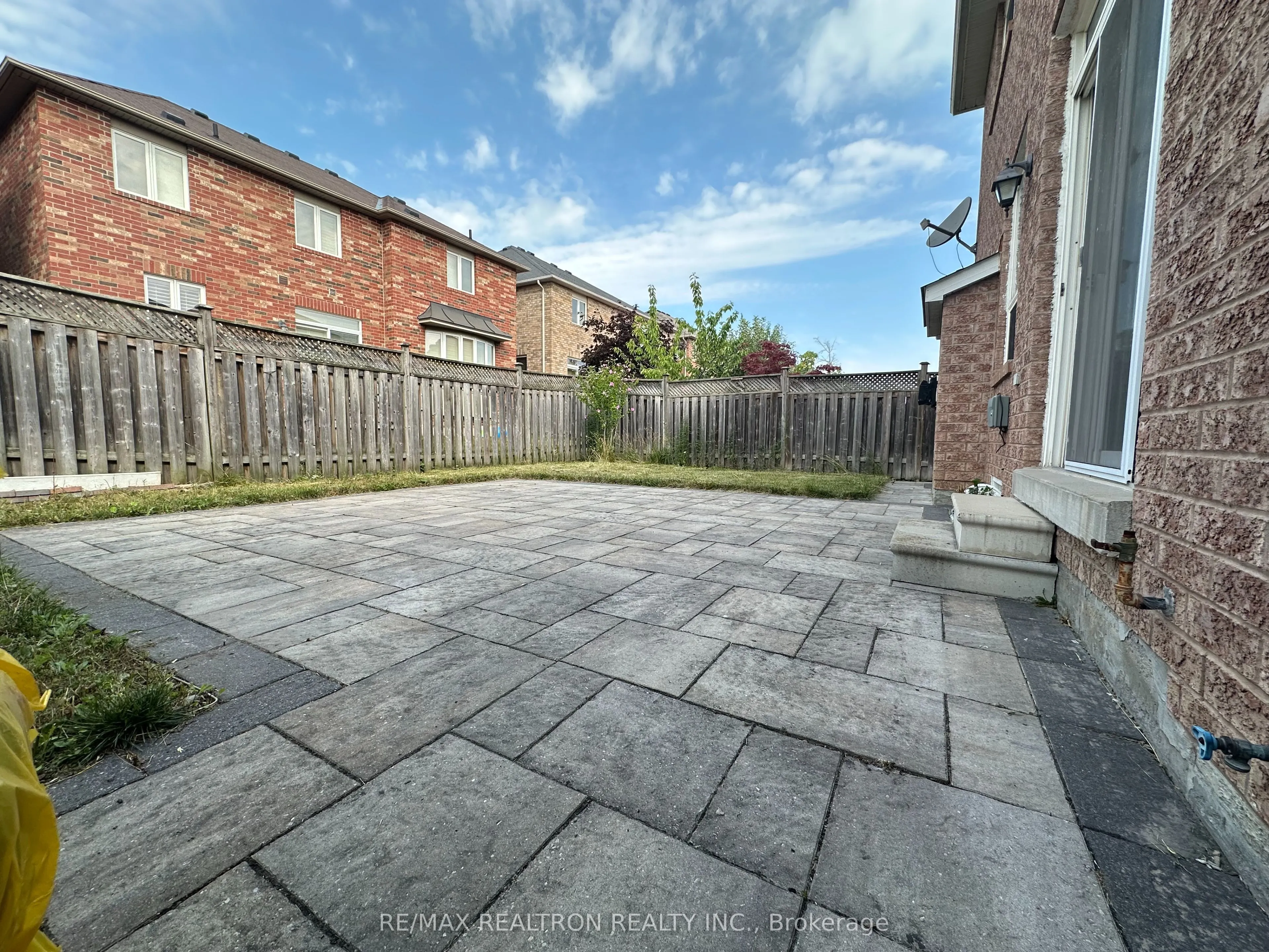 8 Everett Street