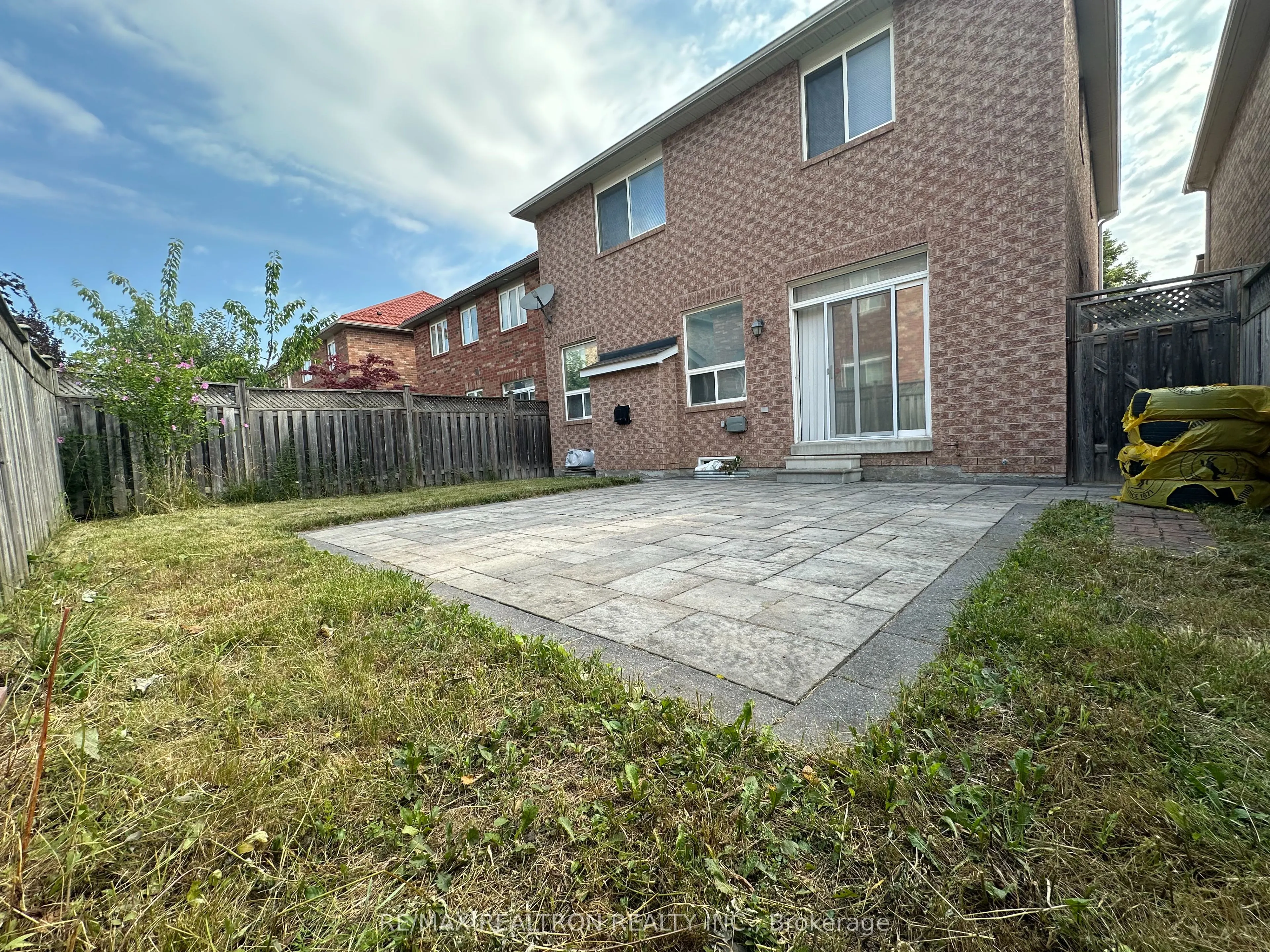 8 Everett Street