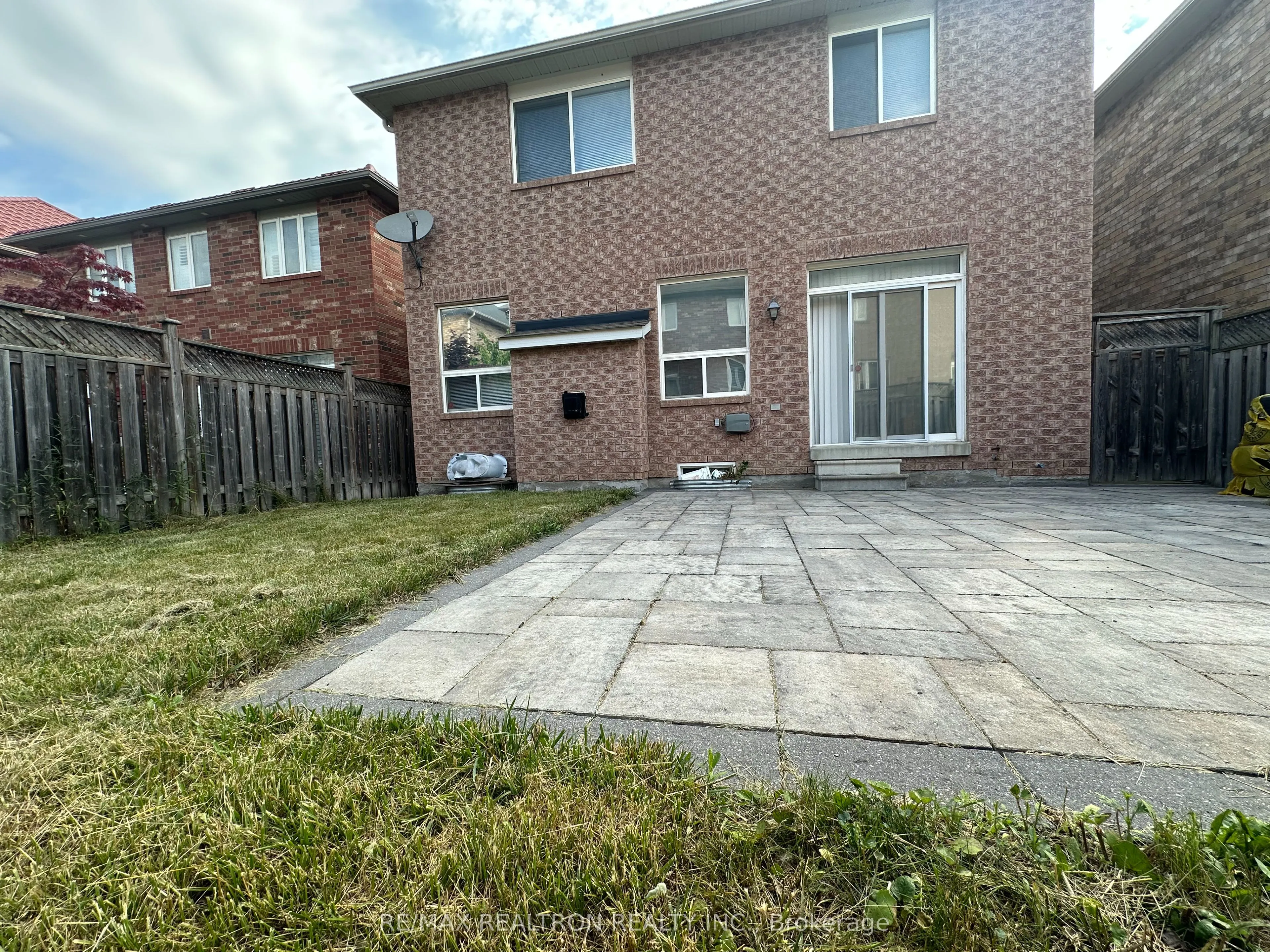 8 Everett Street