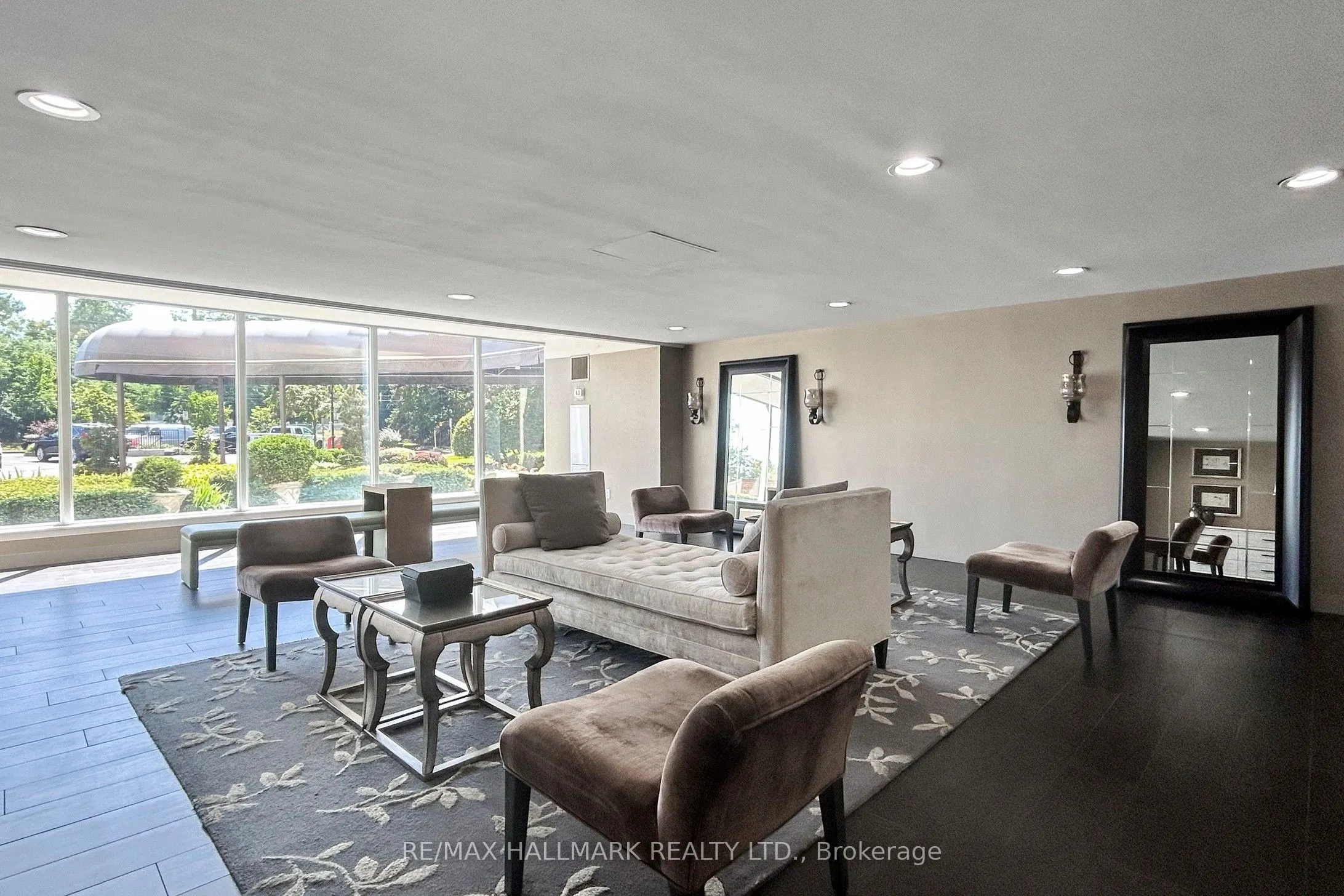 7811 Yonge Street, #1107