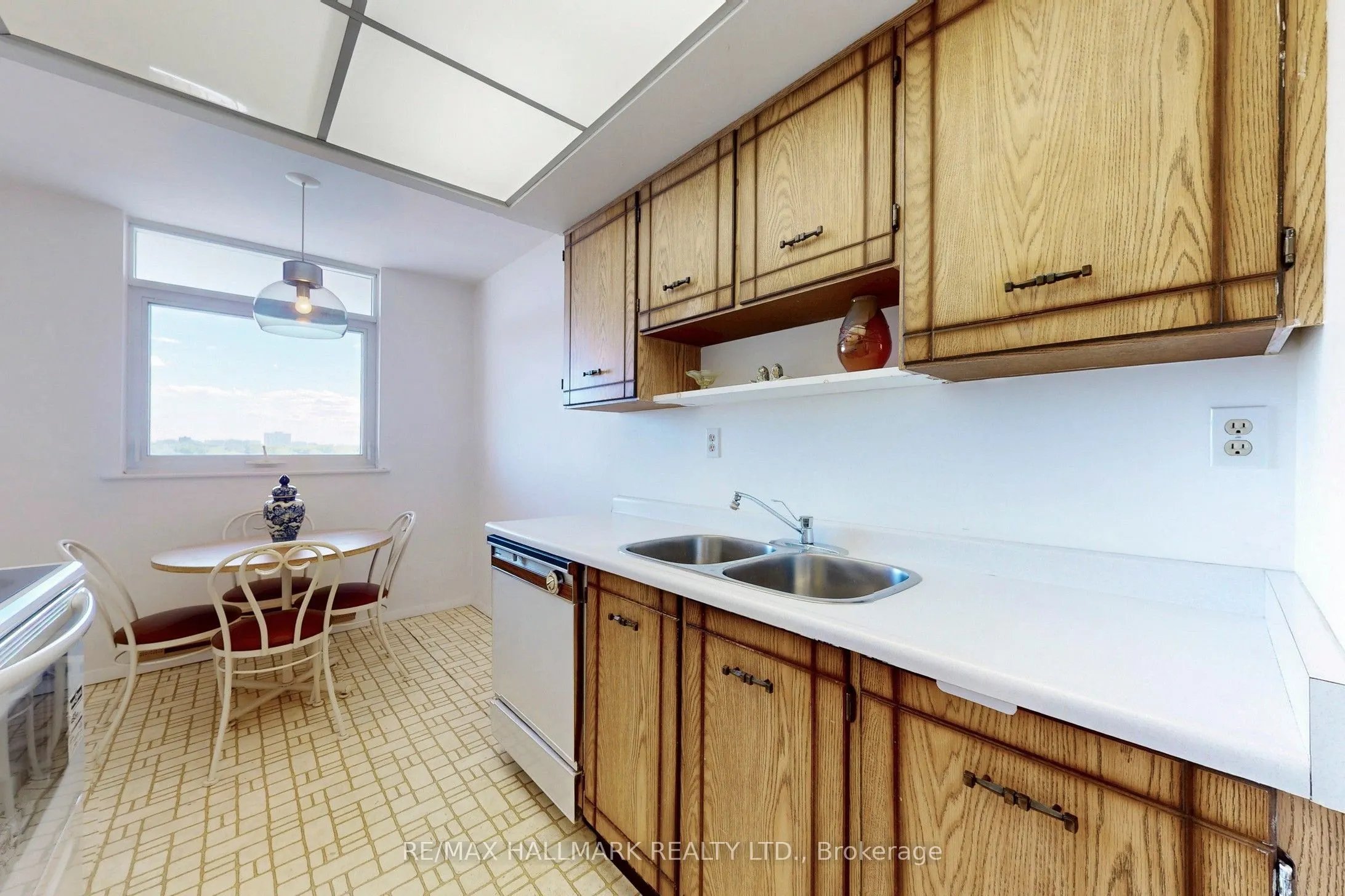 7811 Yonge Street, #1107