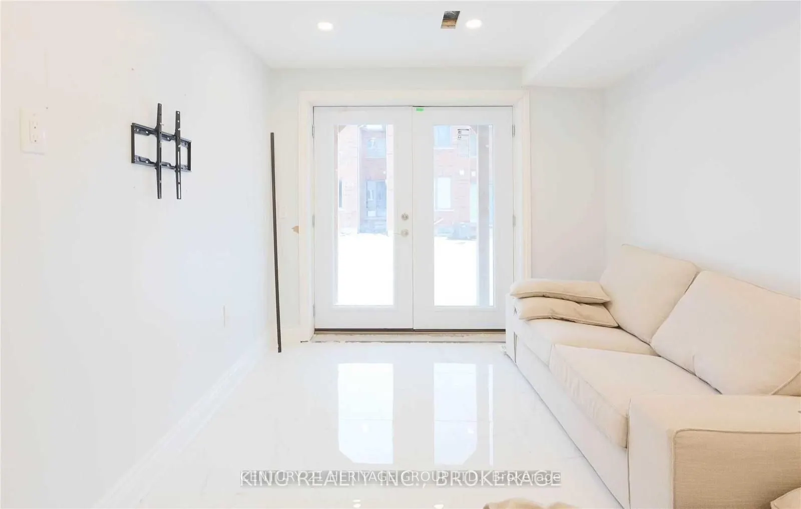 104 Forest Edge Crescent, #Bsmnt