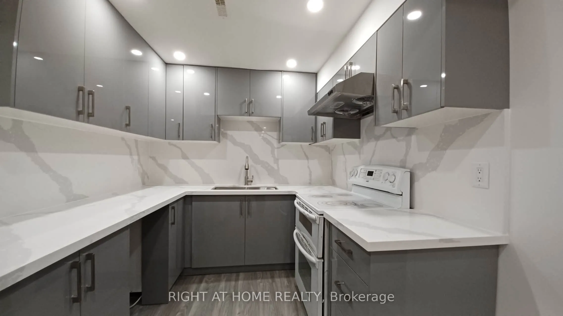 81 Oak Avenue, #Lower