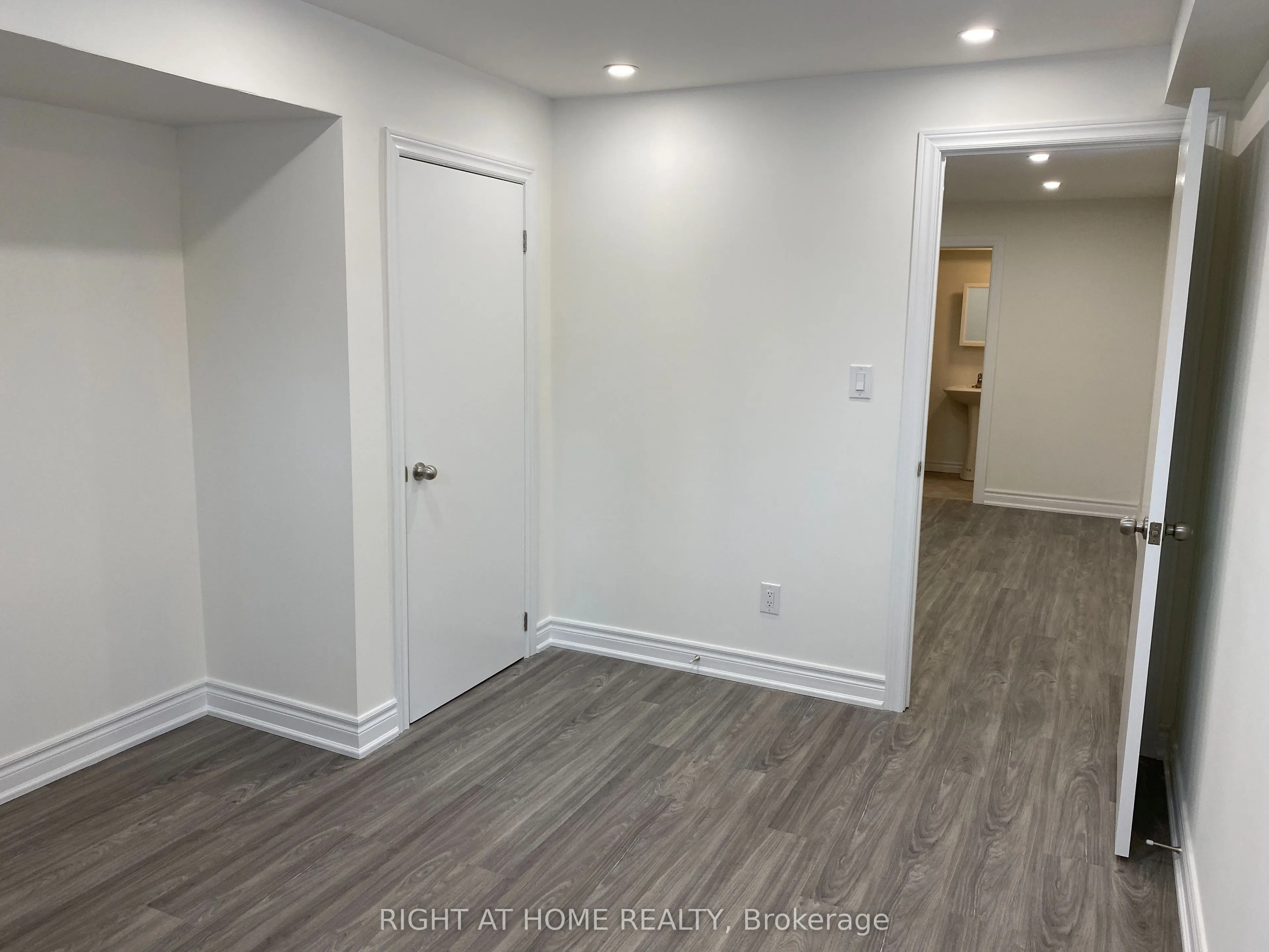 81 Oak Avenue, #Lower