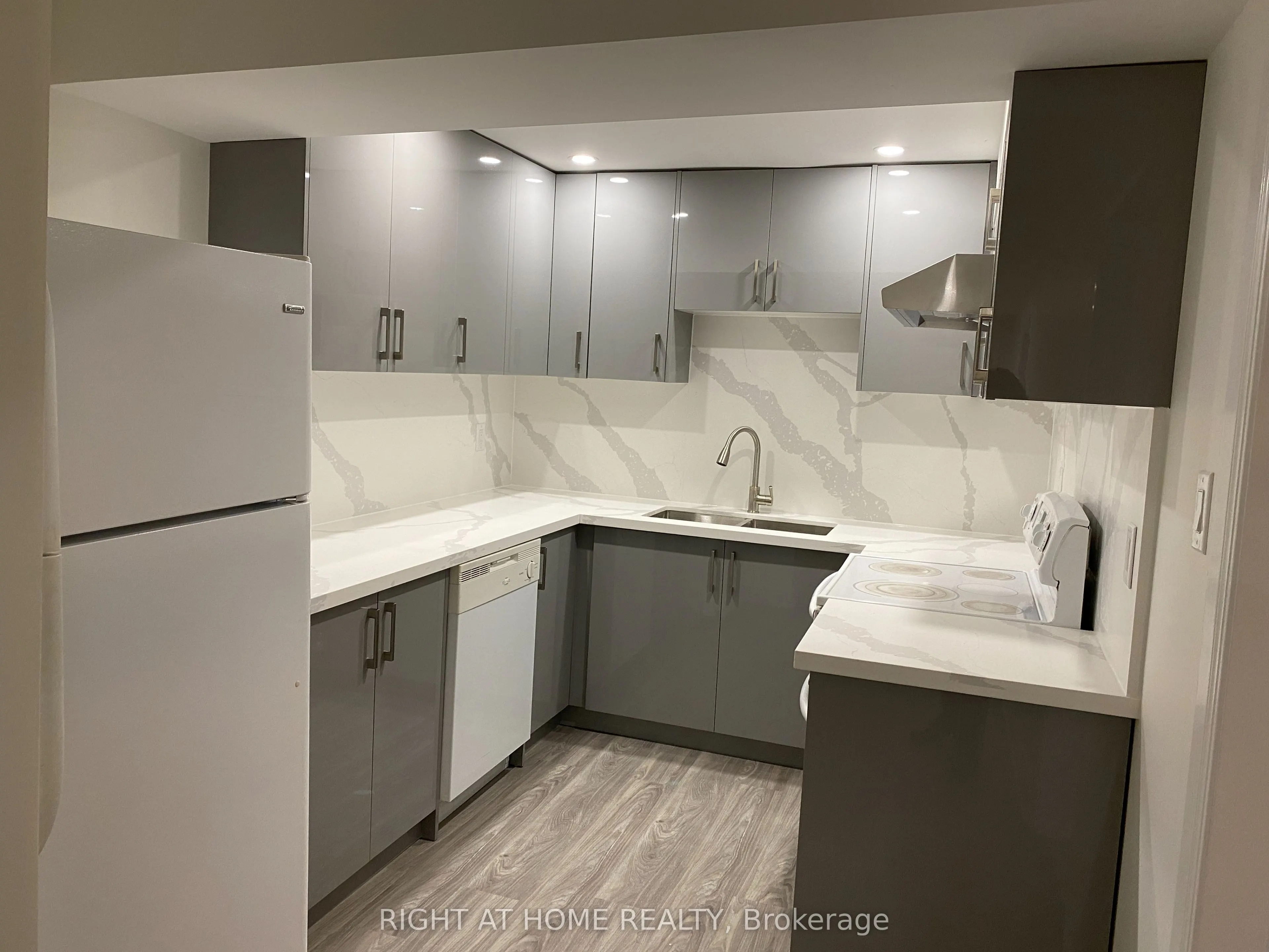 81 Oak Avenue, #Lower