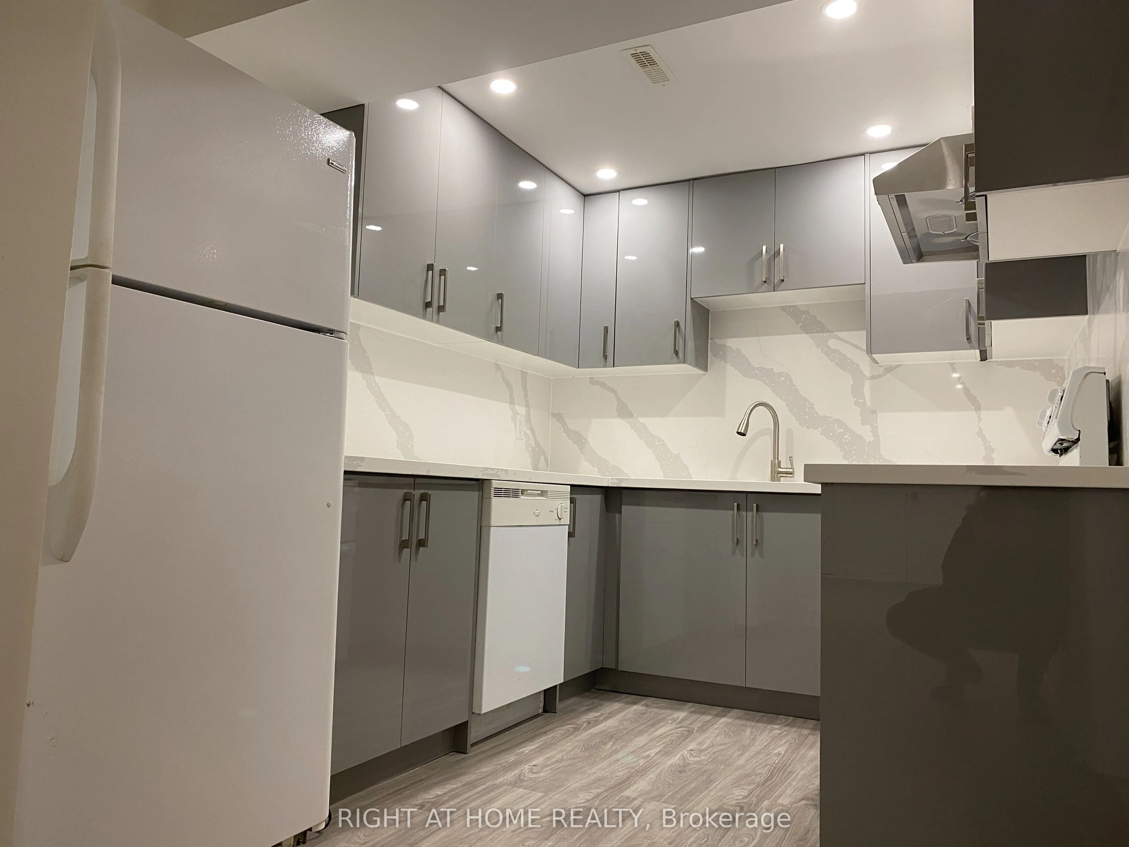 81 Oak Avenue, #Lower