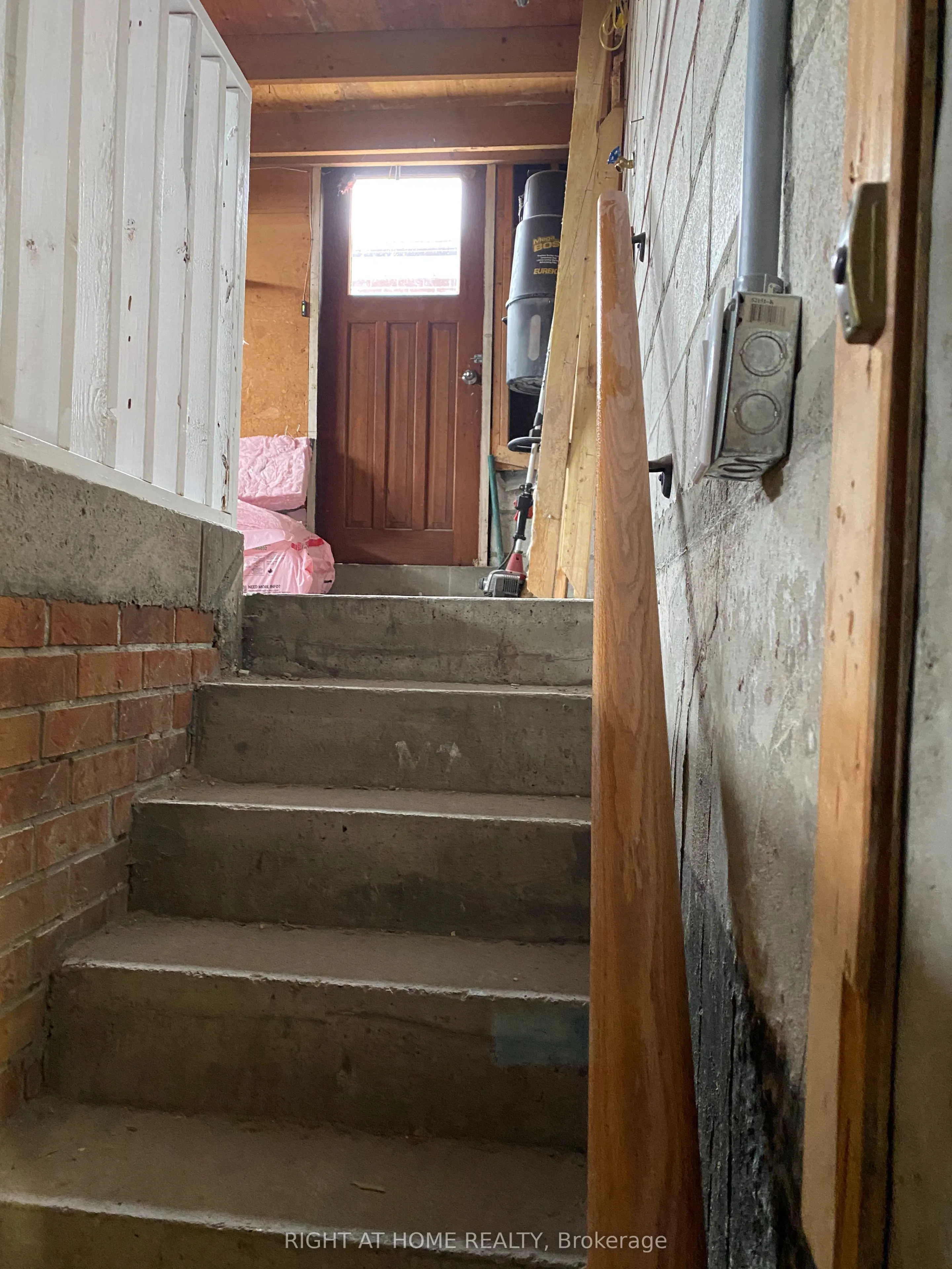 81 Oak Avenue, #Lower