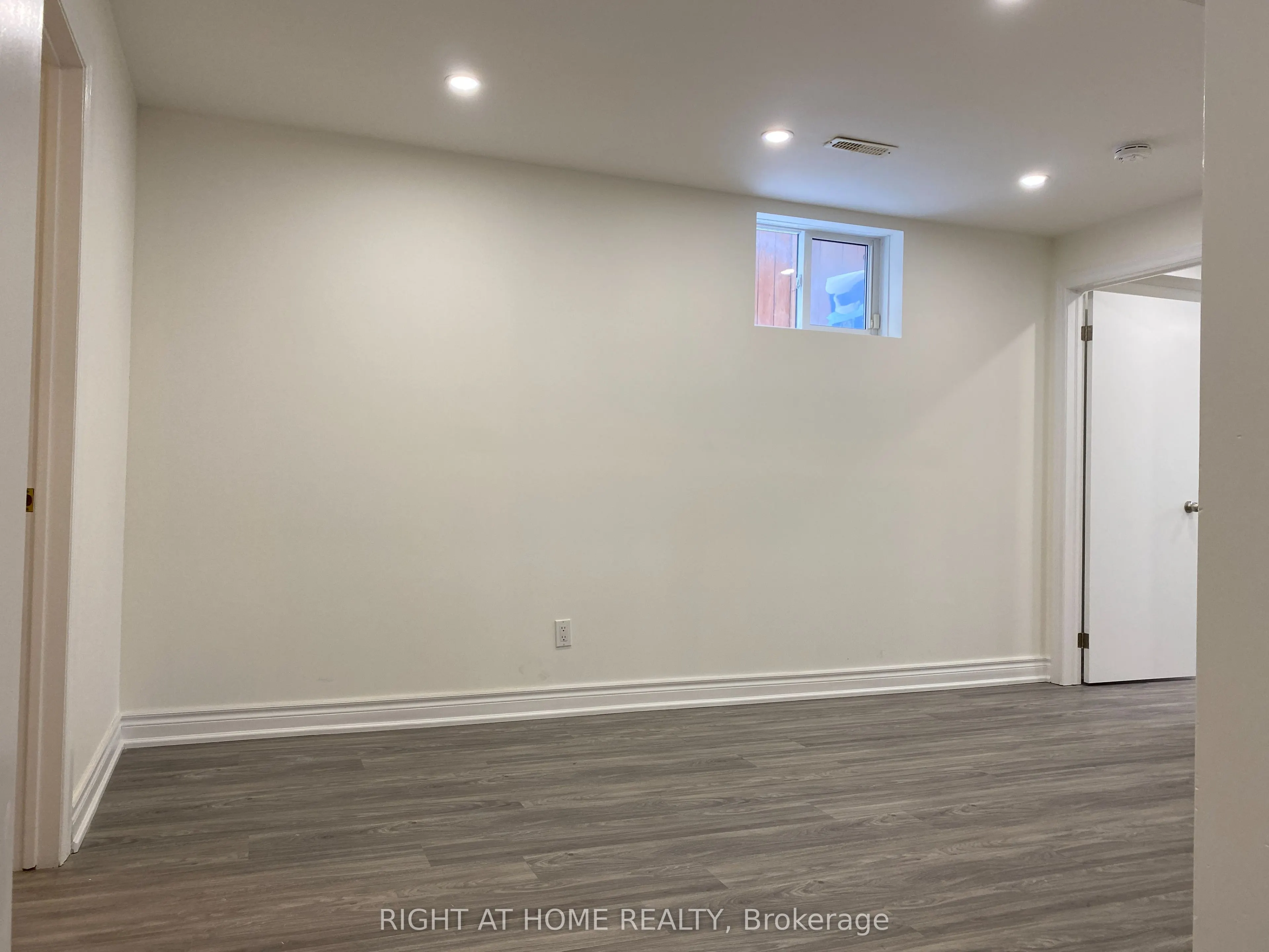 81 Oak Avenue, #Lower