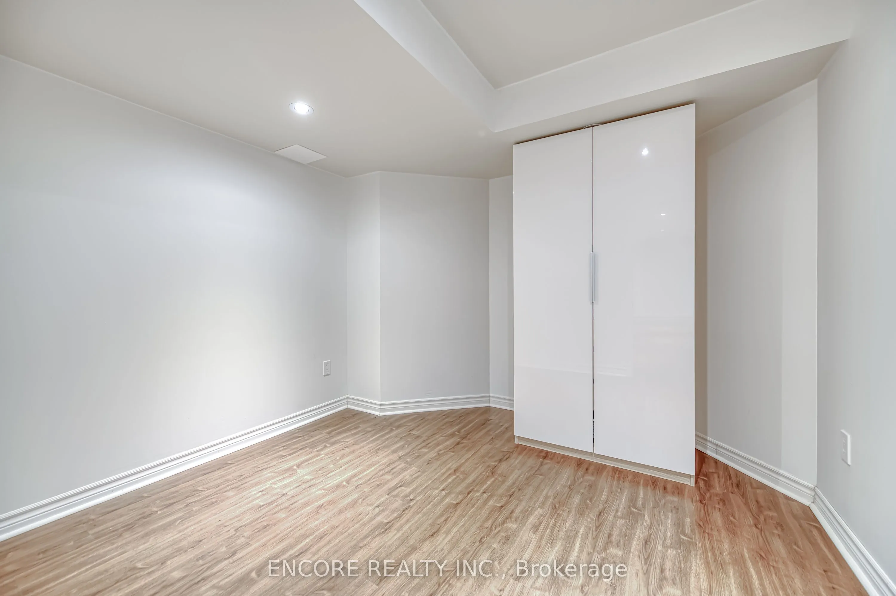 24 Spring Meadow Avenue