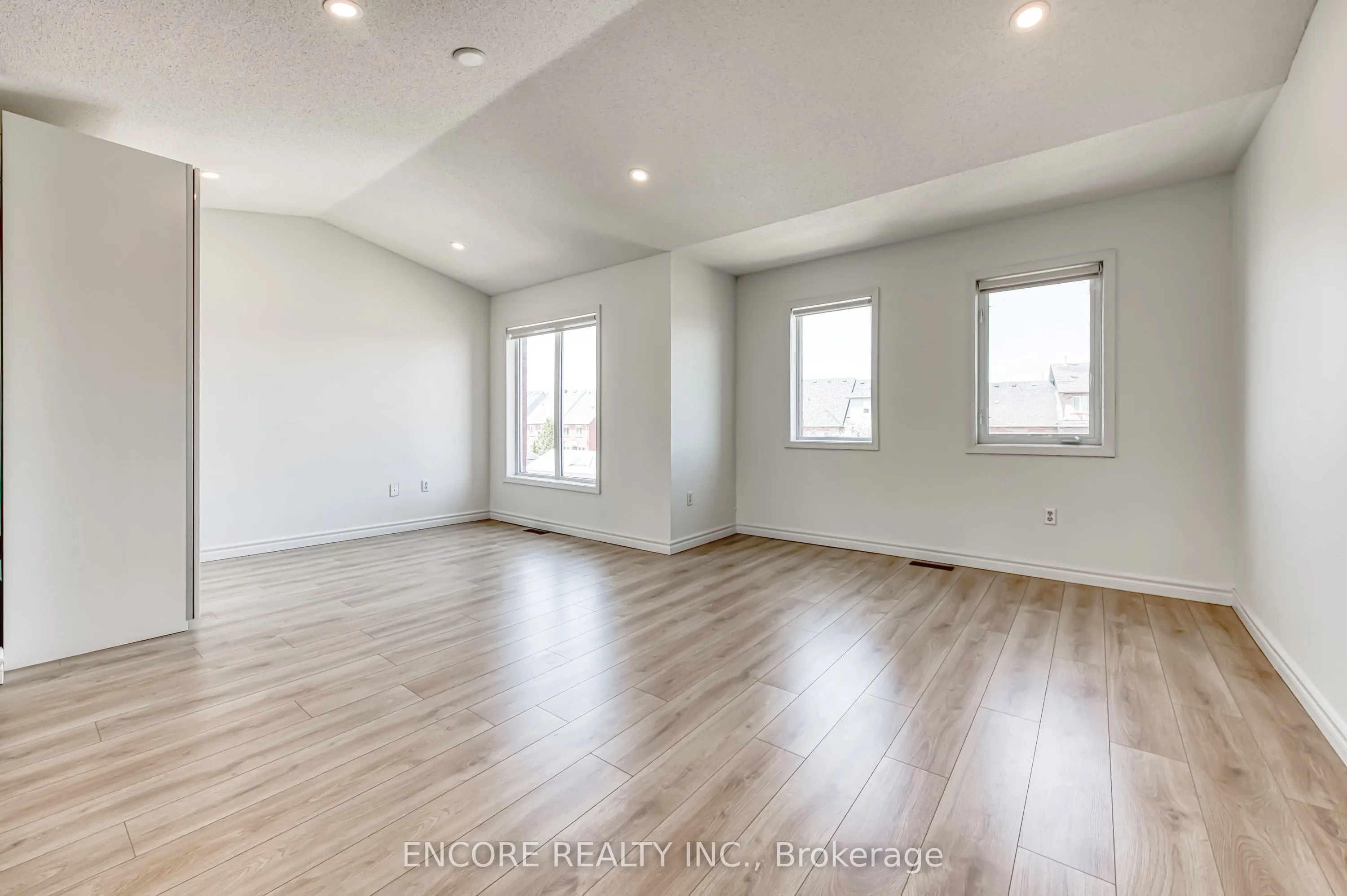 24 Spring Meadow Avenue