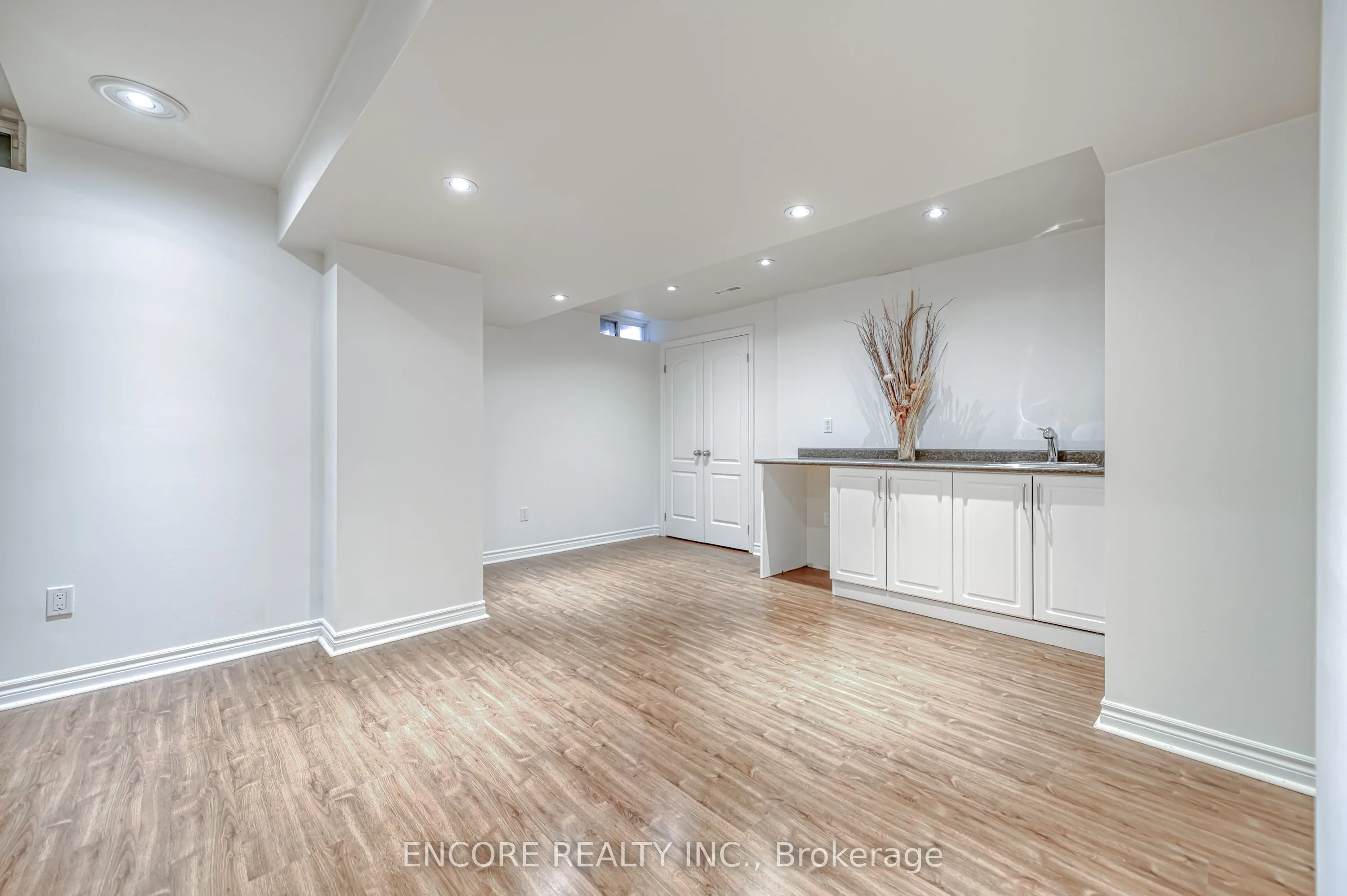 24 Spring Meadow Avenue