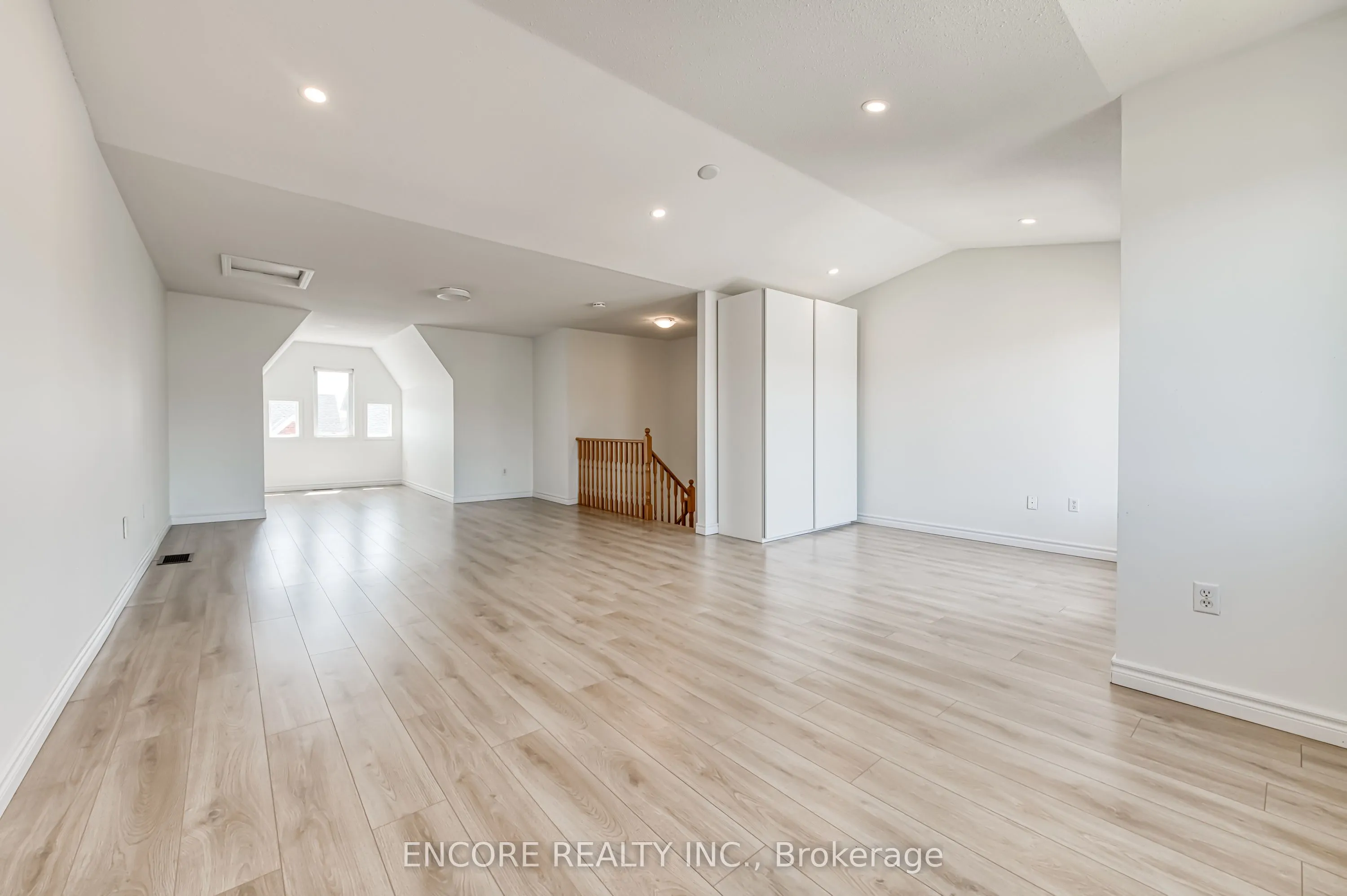 24 Spring Meadow Avenue