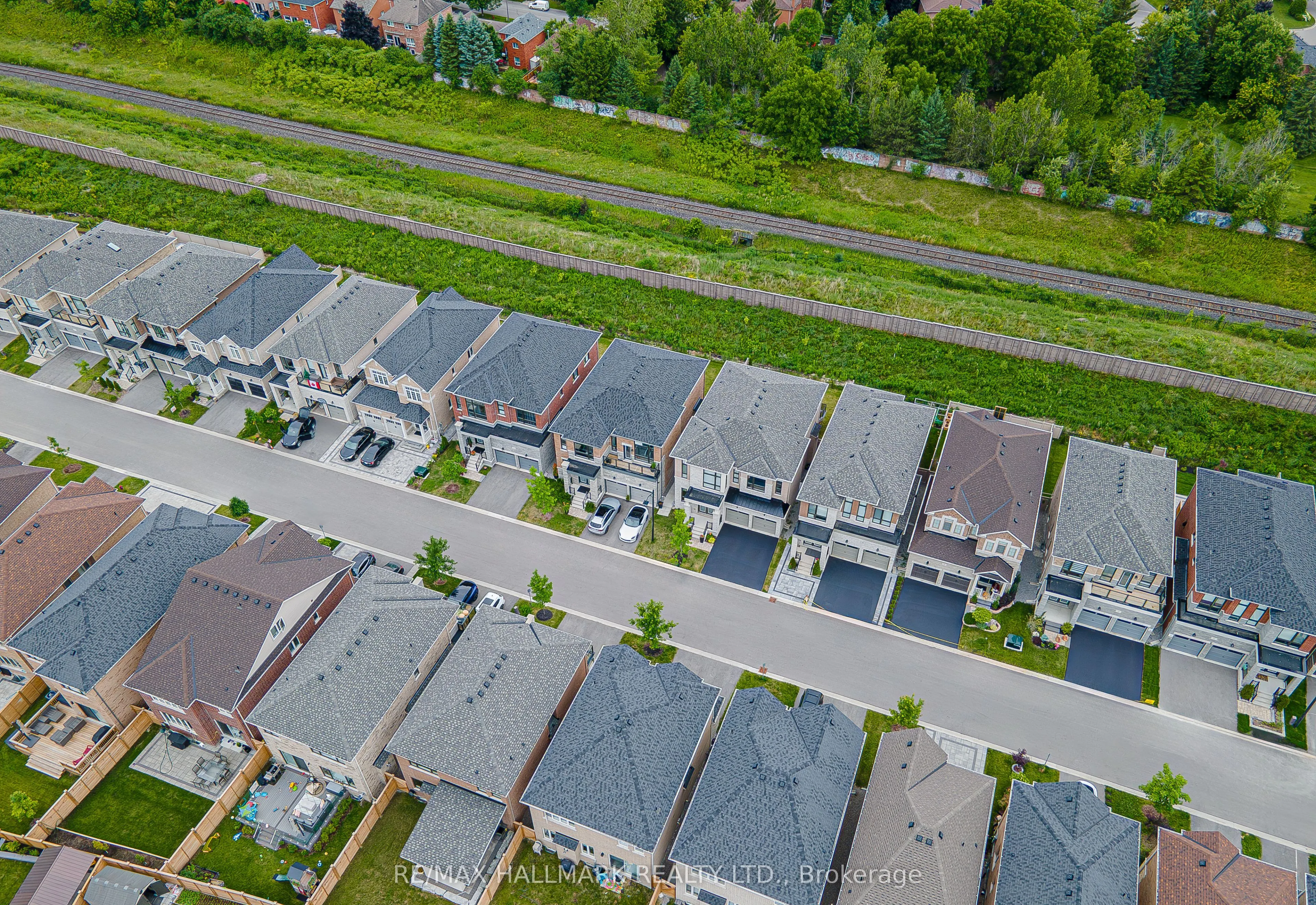 84 Pine Hill Crescent