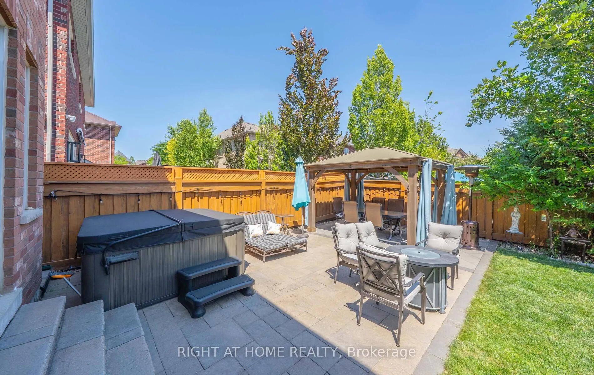 30 Selvapiano Cres Crescent N