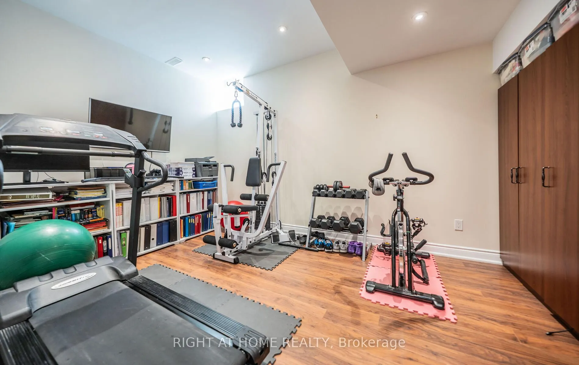 30 Selvapiano Cres Crescent N